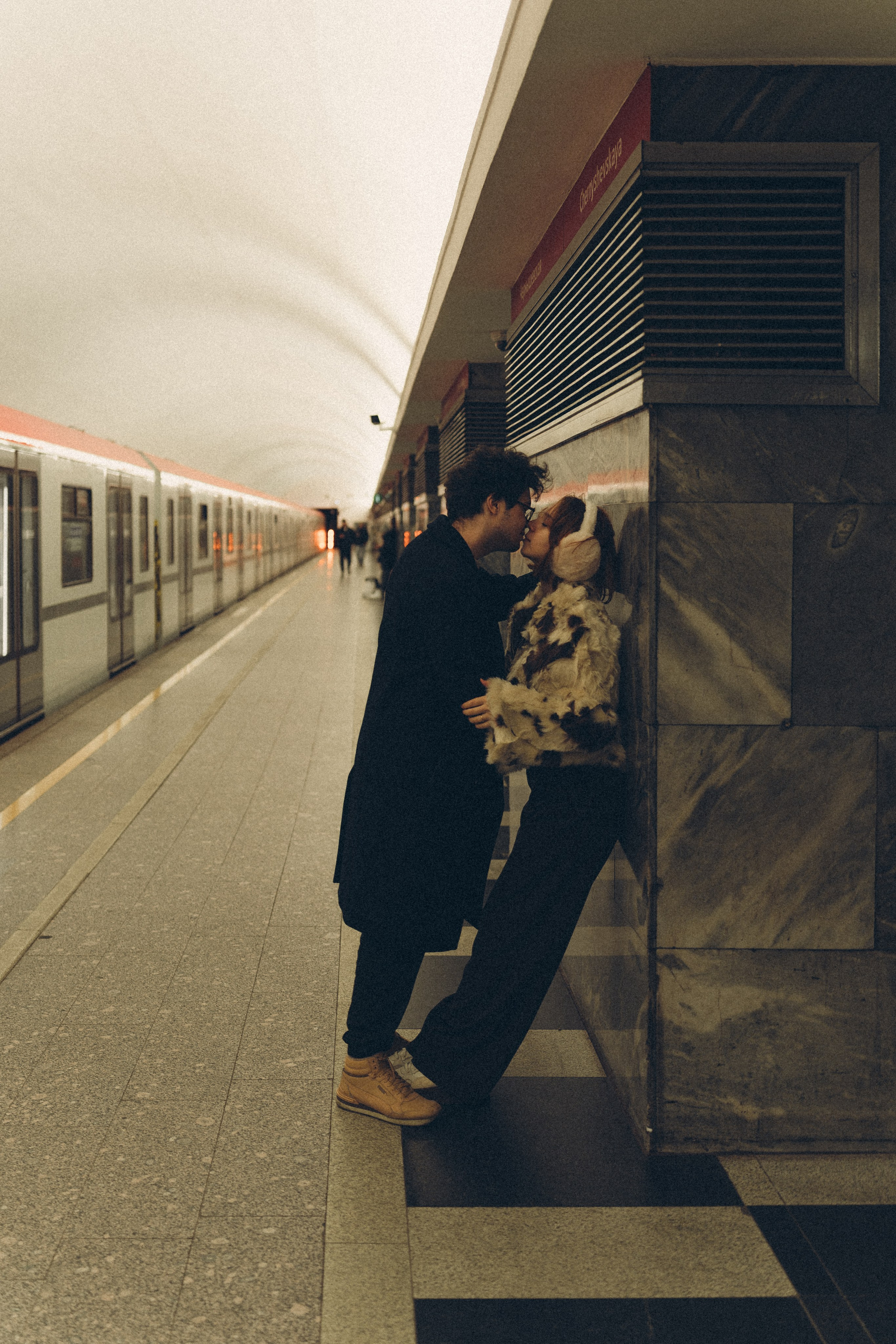 НОВОГОДНЯЯ ФОТОСЕСИИЯ ПАРЫ В МЕТРО ЛЮБОВЬ. Профессиональный фотограф, Санкт-Петербург — Виктория Богомолова