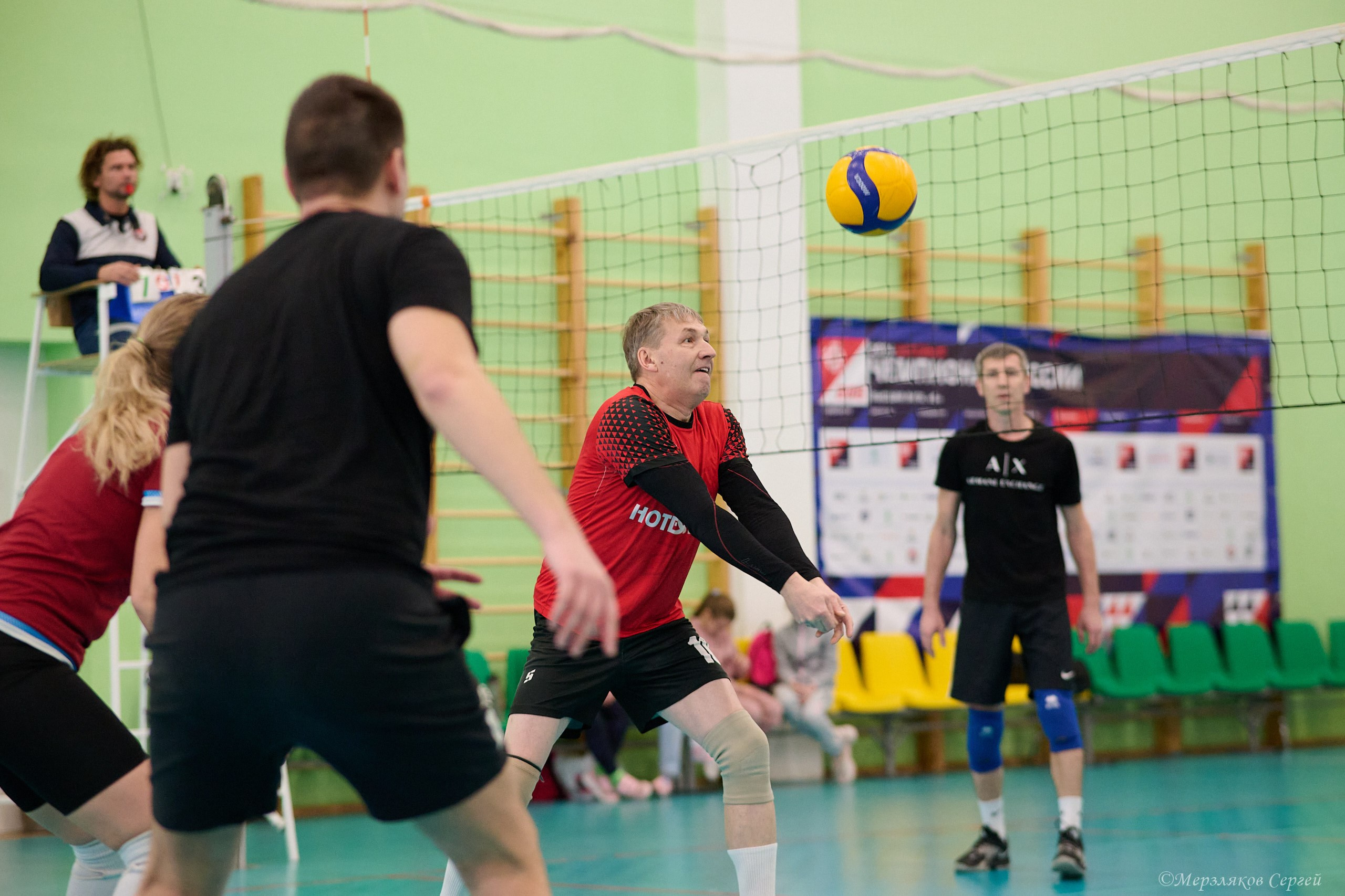 Новогодний волейбольный турнир. Ижевск. 16.12.23. Спортивный репортажный фотограф в Ижевске Сергей Мерзляков