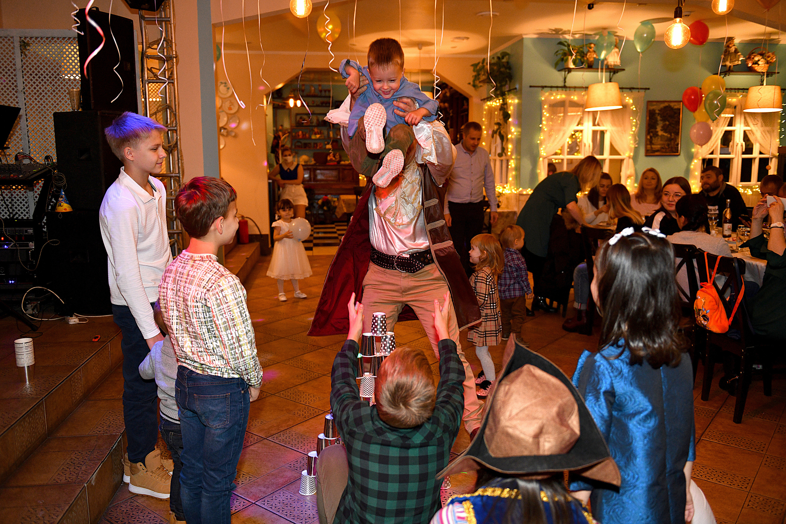 День Рождения Максима в кафе. Свадебный и портретный фотограф в Москве Галина Борисова