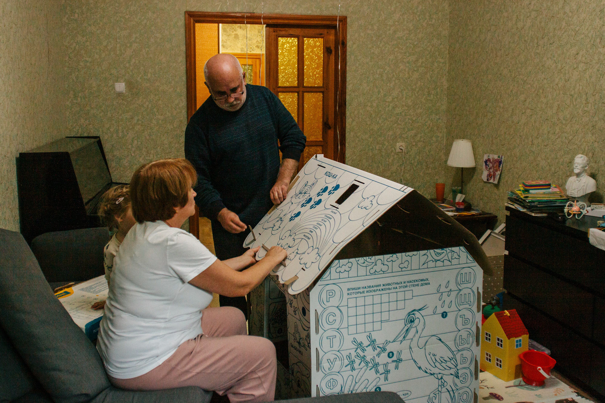 Домашняя семейная фотосессия в Симферополе с бабушкой и дедушкой. Психолог Онлайн и в Симферополе Елена Федорина