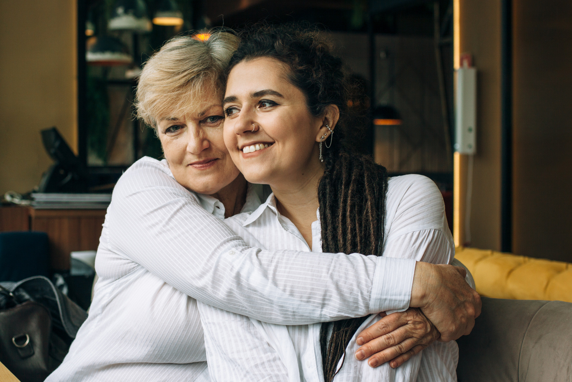 Семейная фотосессия дочери с мамой в Крыму. Психолог Онлайн и в Симферополе Елена Федорина