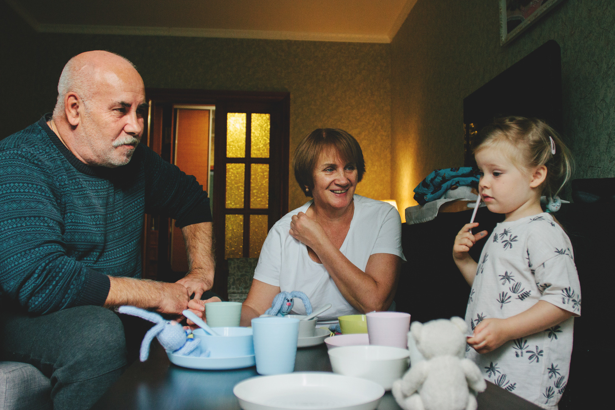 Домашняя семейная фотосессия в Симферополе с бабушкой и дедушкой. Психолог Онлайн и в Симферополе Елена Федорина