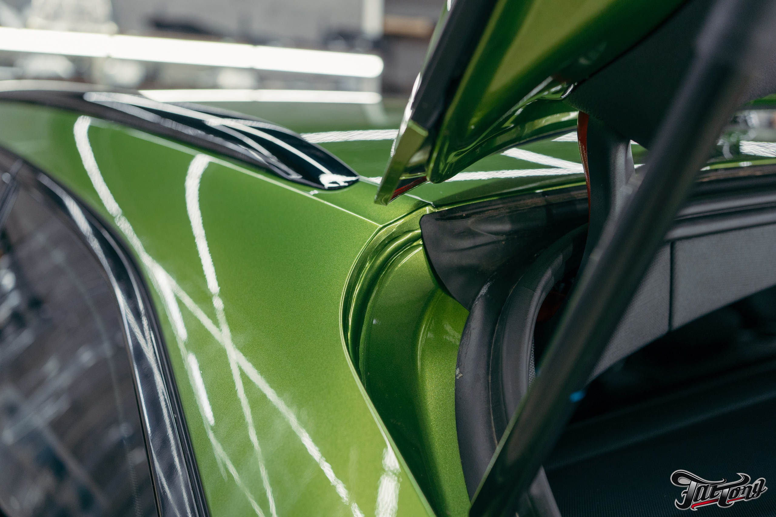 Audi A6 2 раза поменяла цвет, оклейка с проемами в зеленый и преклейка в серый. DeLorein