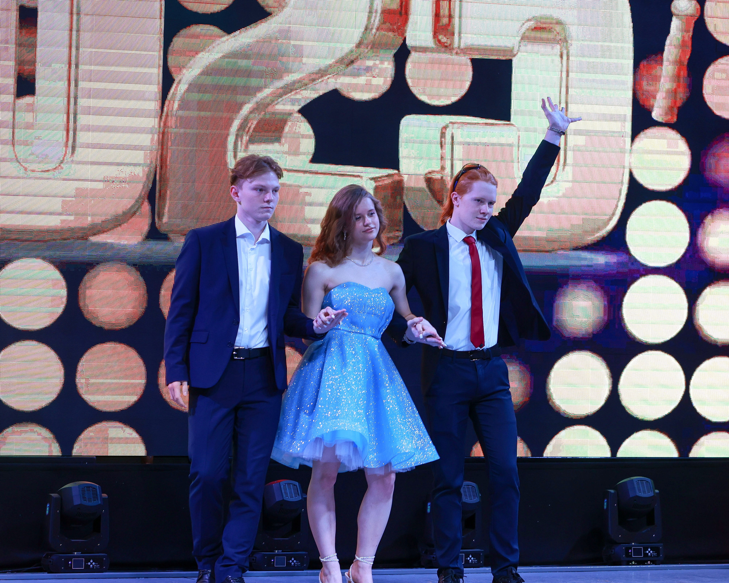 Вручение аттестатов 11 класс в Домодедовский лицей № 3. Выпускные альбомы и школьный фотограф в Подольске, Троицке, Щербинке, Москве и Московской области