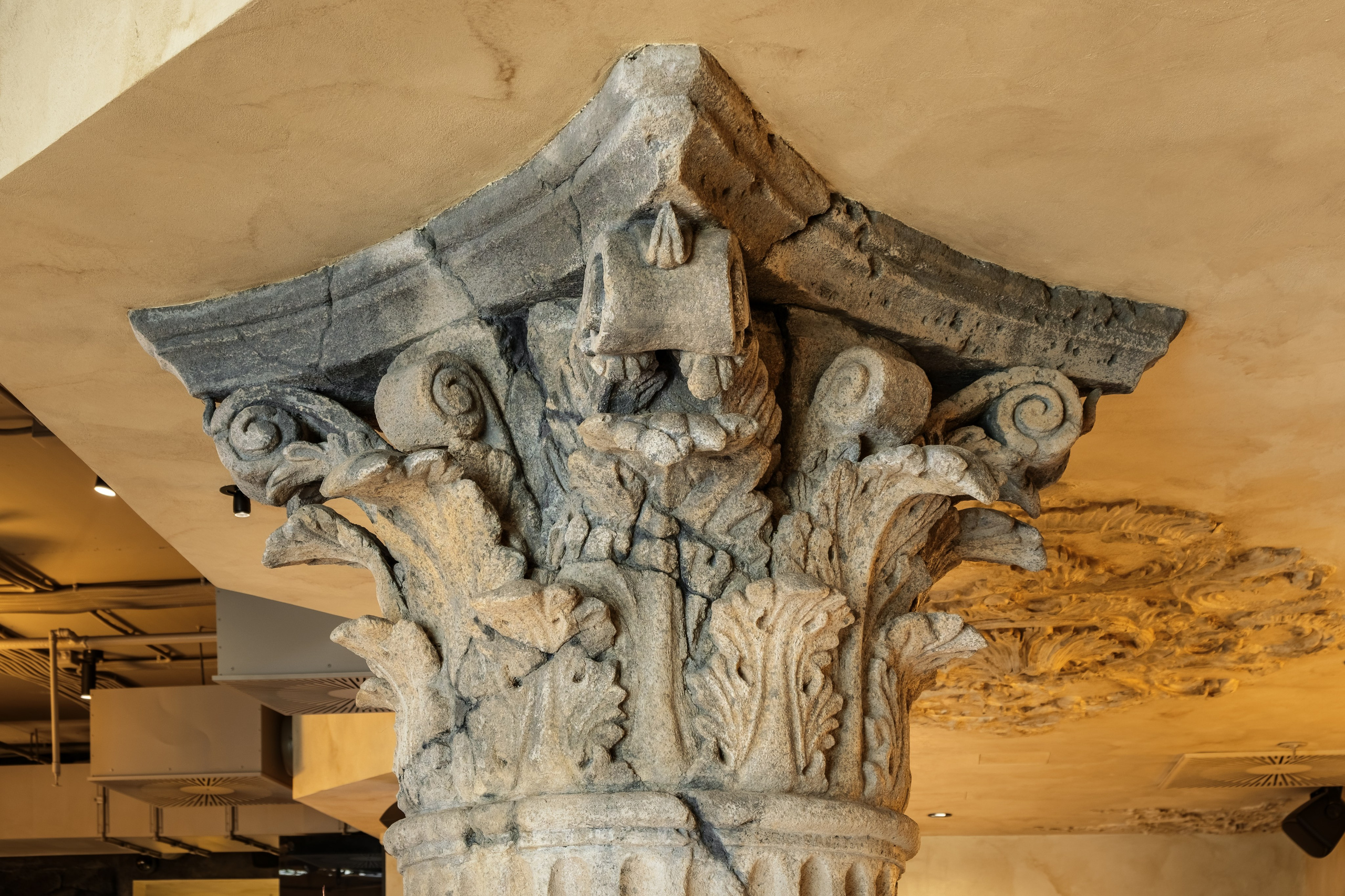 Колонна в баре Tetto