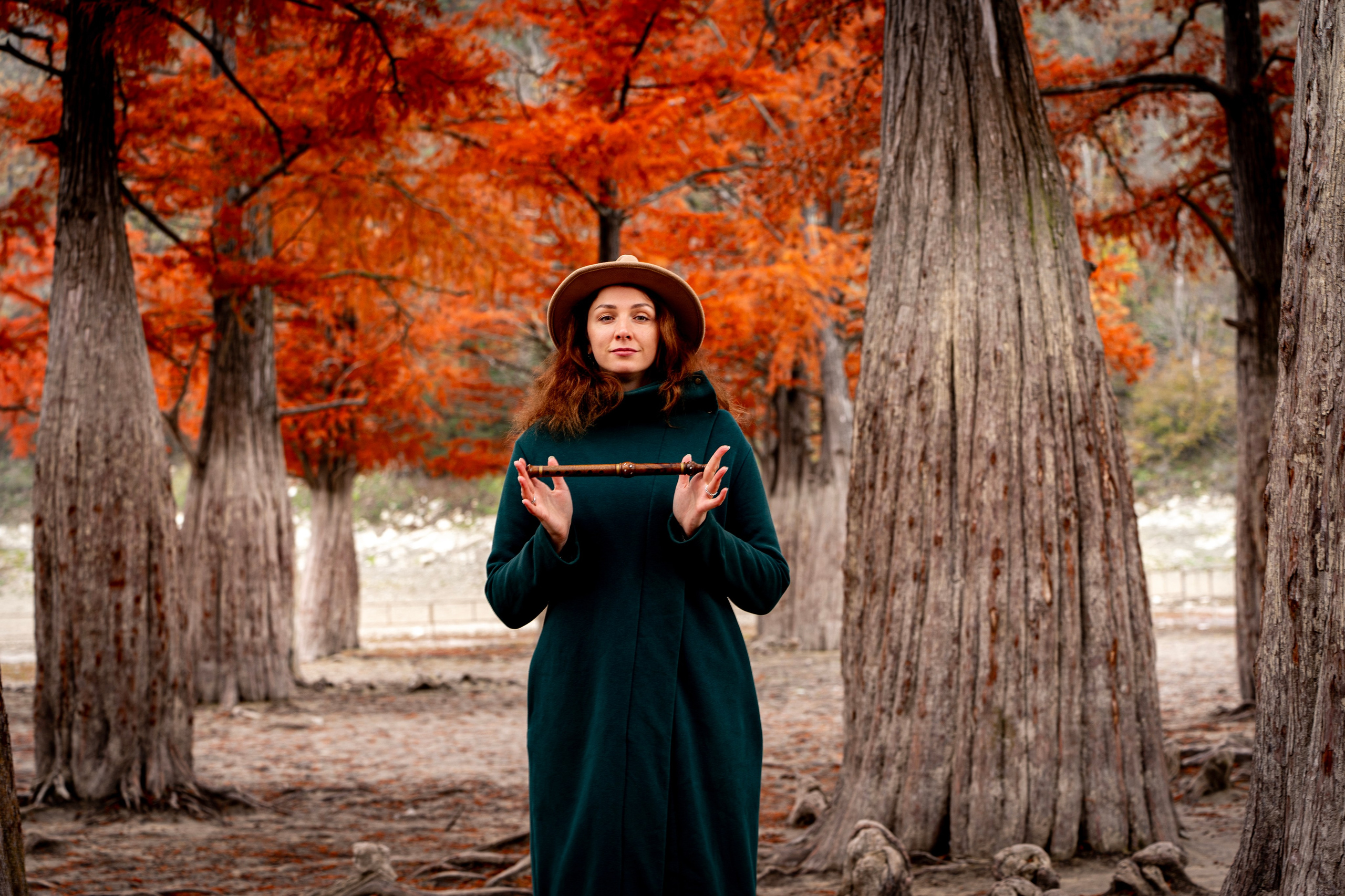 Осенняя фотосессия в Анапе — яркие кипарисы. Семейный и детский фотограф Екатерина Черняева. Снимаю портреты, love story, фотопрогулки, работаю на улице, в кафе, студии, дома у клиента