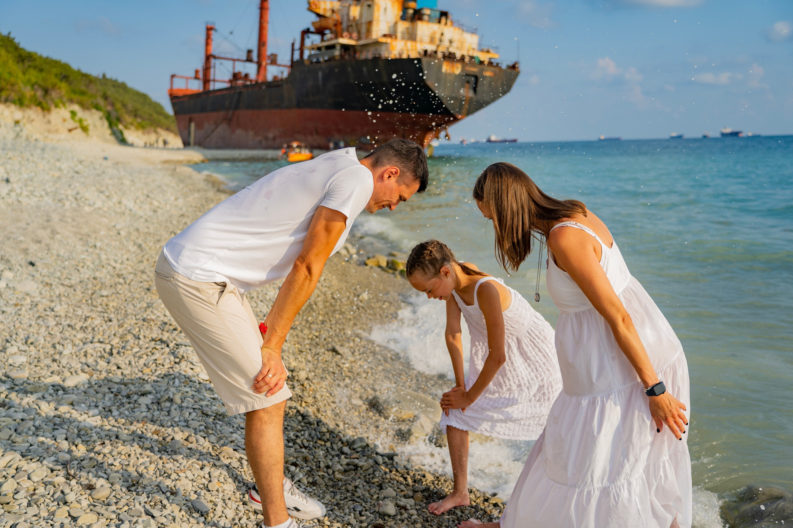 Фотосессия-поход к сухогрузу Рио. Семейный и детский фотограф Екатерина Черняева. Снимаю портреты, love story, фотопрогулки, работаю на улице, в кафе, студии, дома у клиента
