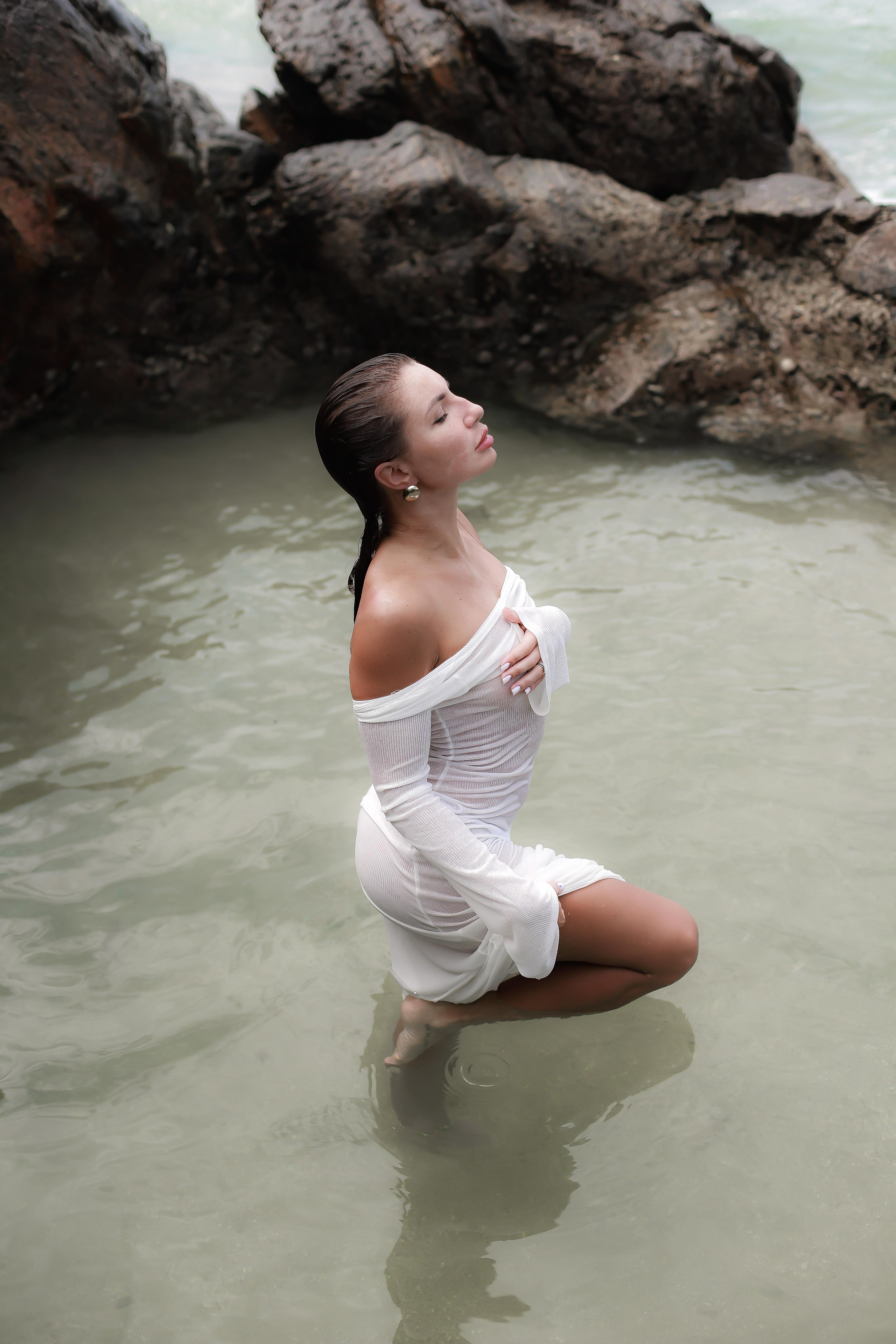 Эстетичные кадры на пляже Coconut Beach: девушка в тропическом раю | Фотосессия на Шри-Ланке. Фотограф на Шри-Ланке