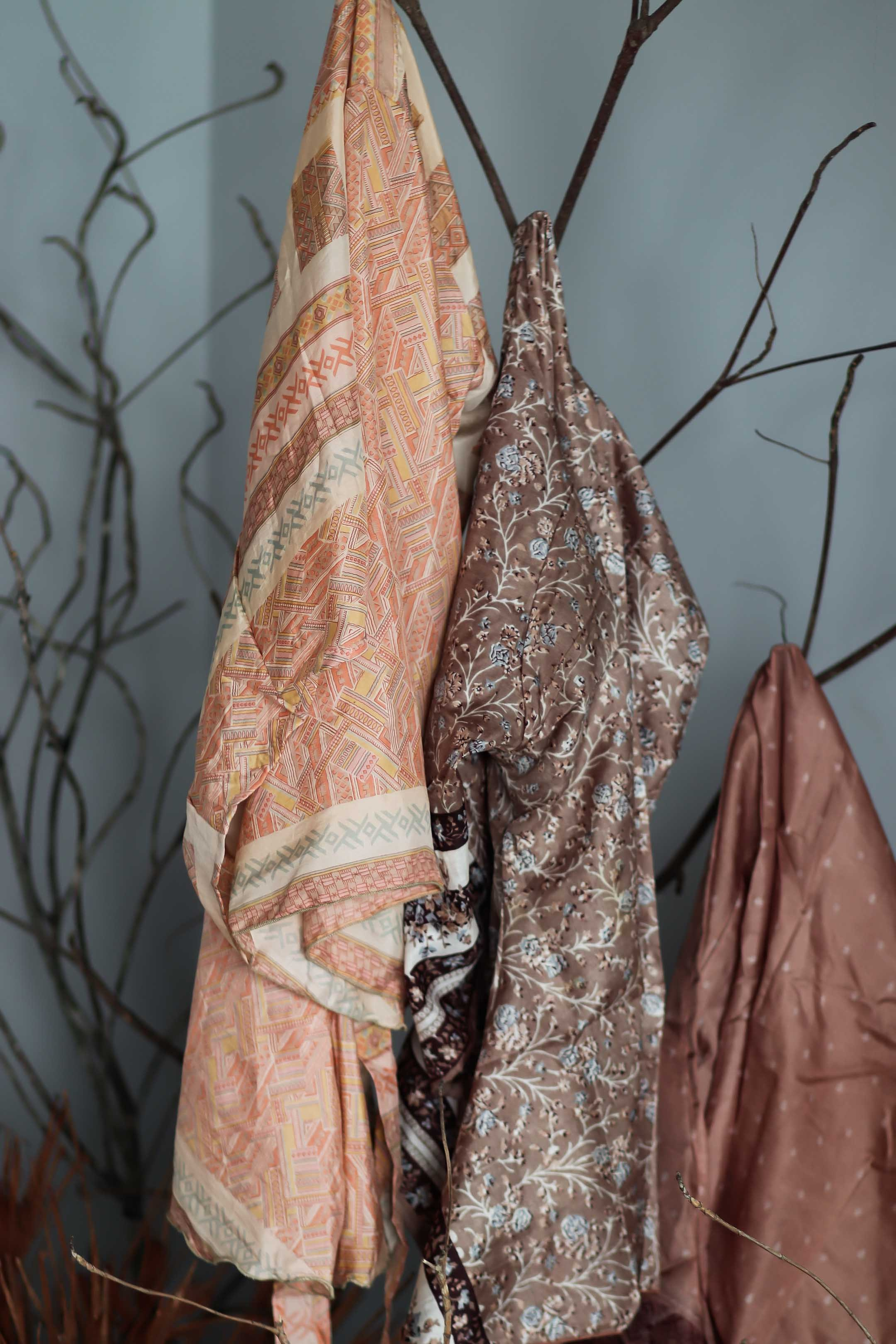 Коллекция купальников бикини. Фотограф на Шри-Ланке