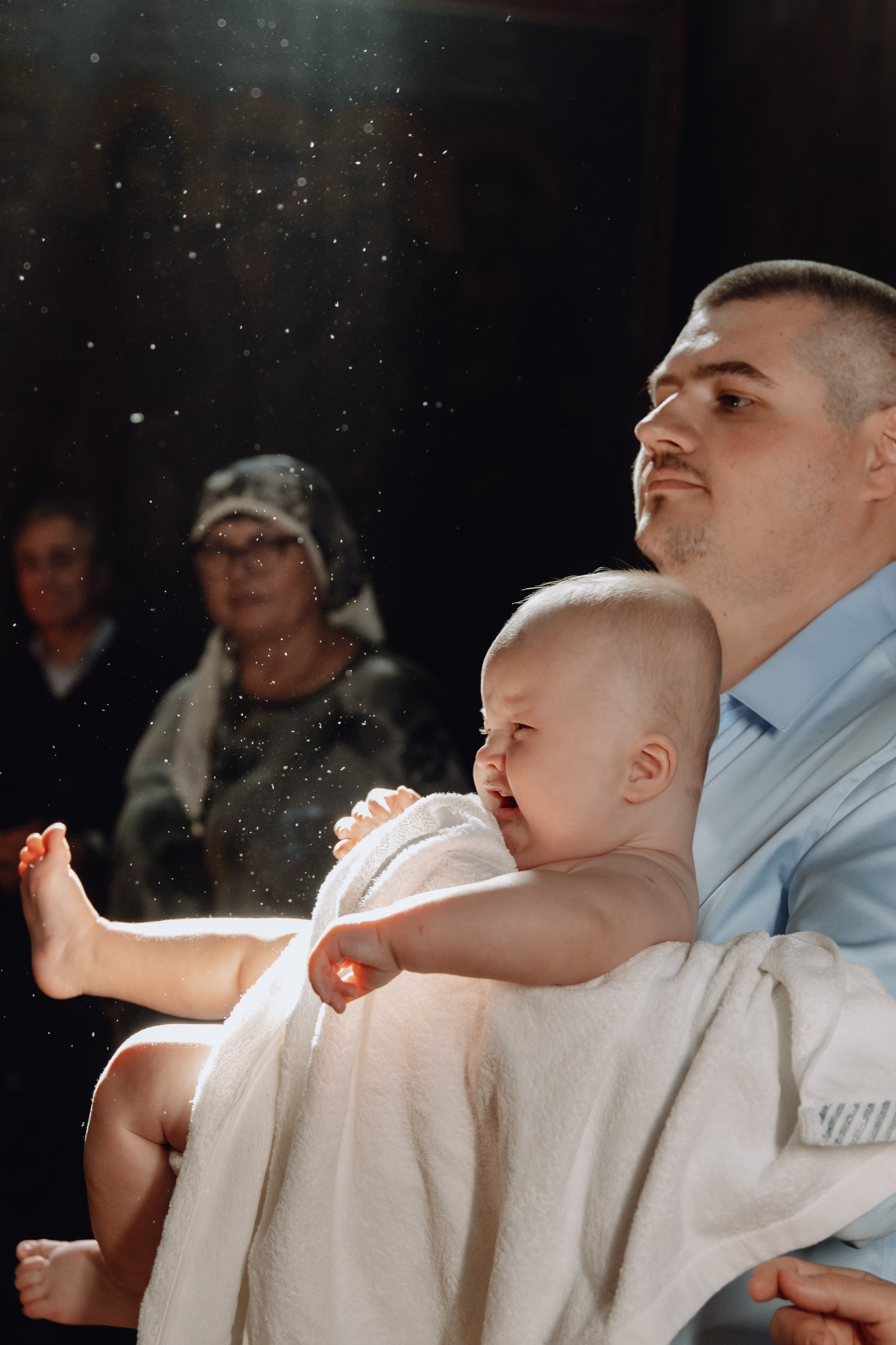 Таинство крещения в Холках. Фотограф Максим Никонов