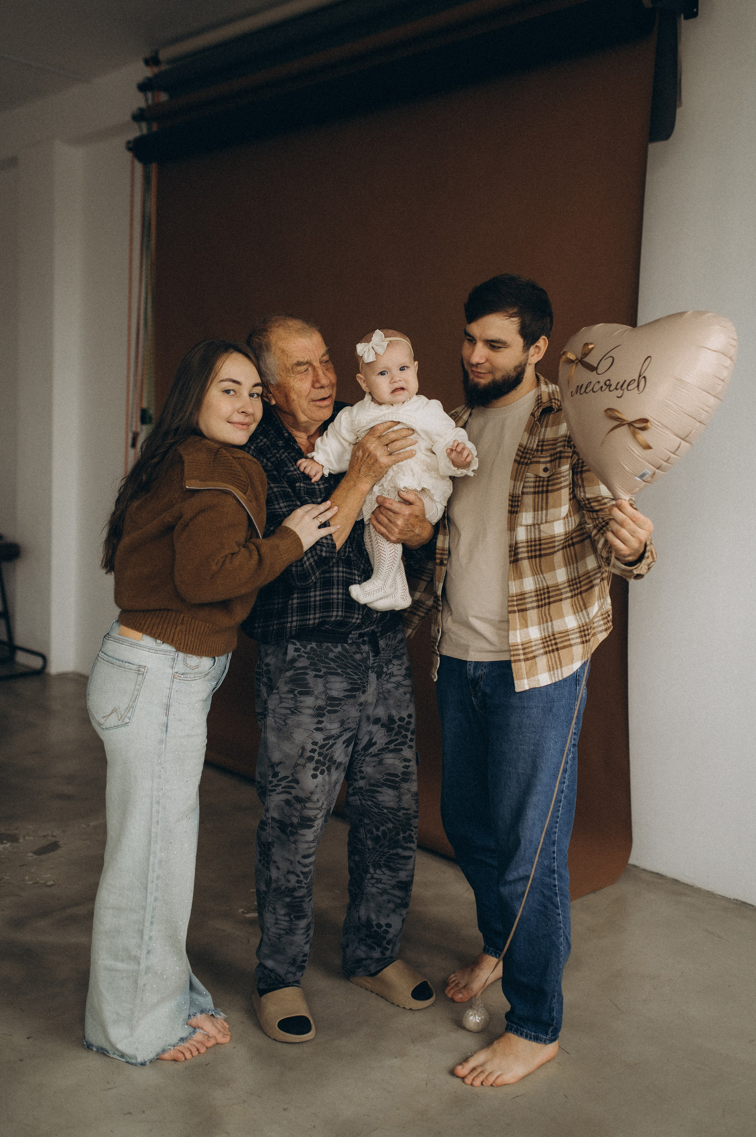 СЕМЕЙНАЯ СЪЕМКА В СТУДИИ. Семейный фотограф в Новосибирске Женя Индрикова