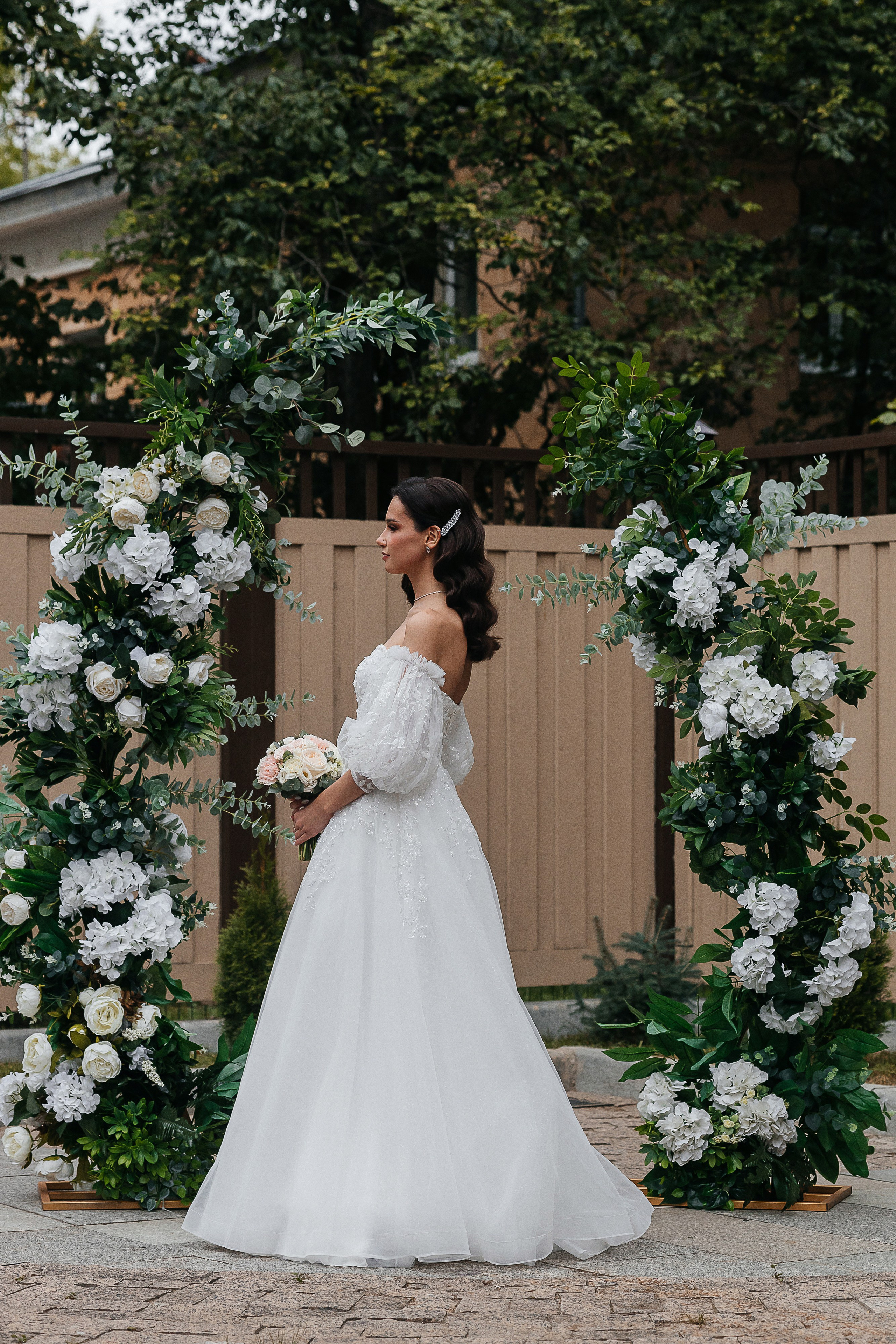 Волшебное утро невесты в номере отеля. Олег Сверчков | Свадебный фотограф Вологда