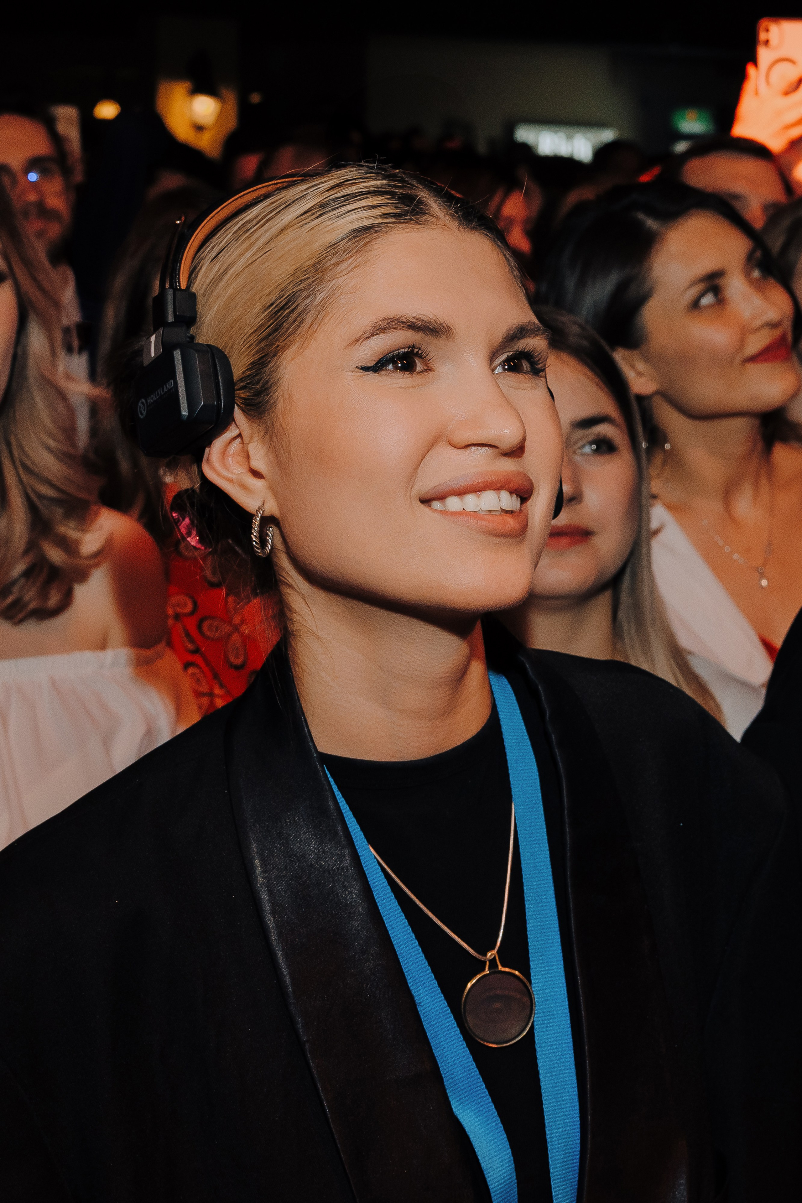 20 ЛЕТ МЕГАПОЛИС ЧЕЛЯБИНСК ХЕДЛАЙНЕР ЕЛКА. Репортажный фотограф Зуев Роман г. Челябинск