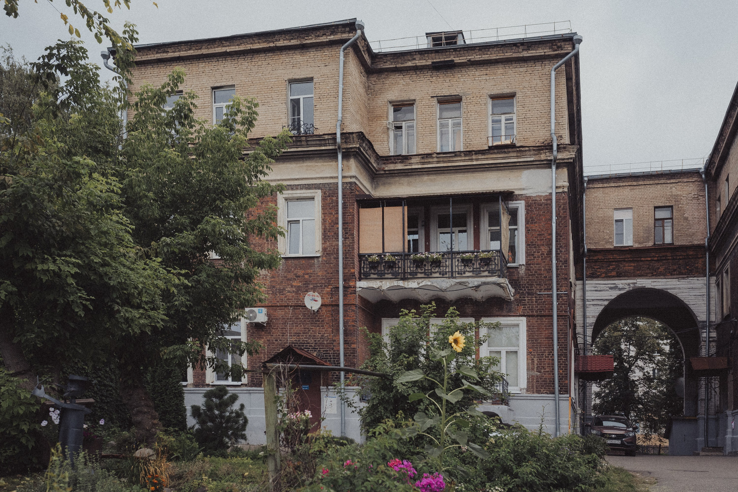 Проект #улицыгорода. Ярославль, улица Салтыкова-Щедрина. Документальный фотограф Илья Тихановский