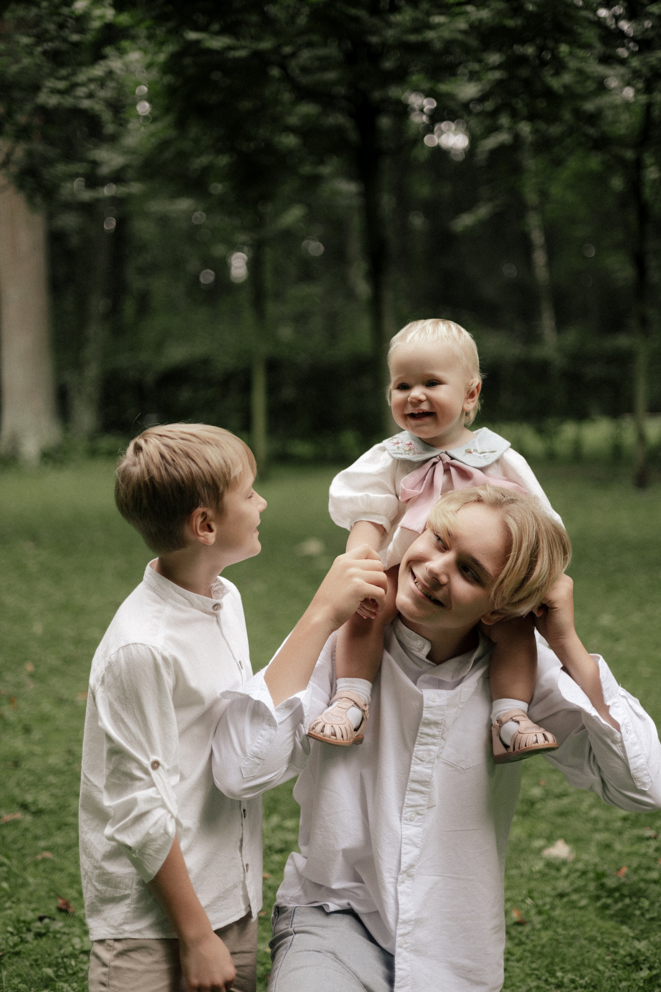 Семейная фотосессия в Оставьевском парке. Свадебный и портретный фотограф в Москве Анастасия Масюк