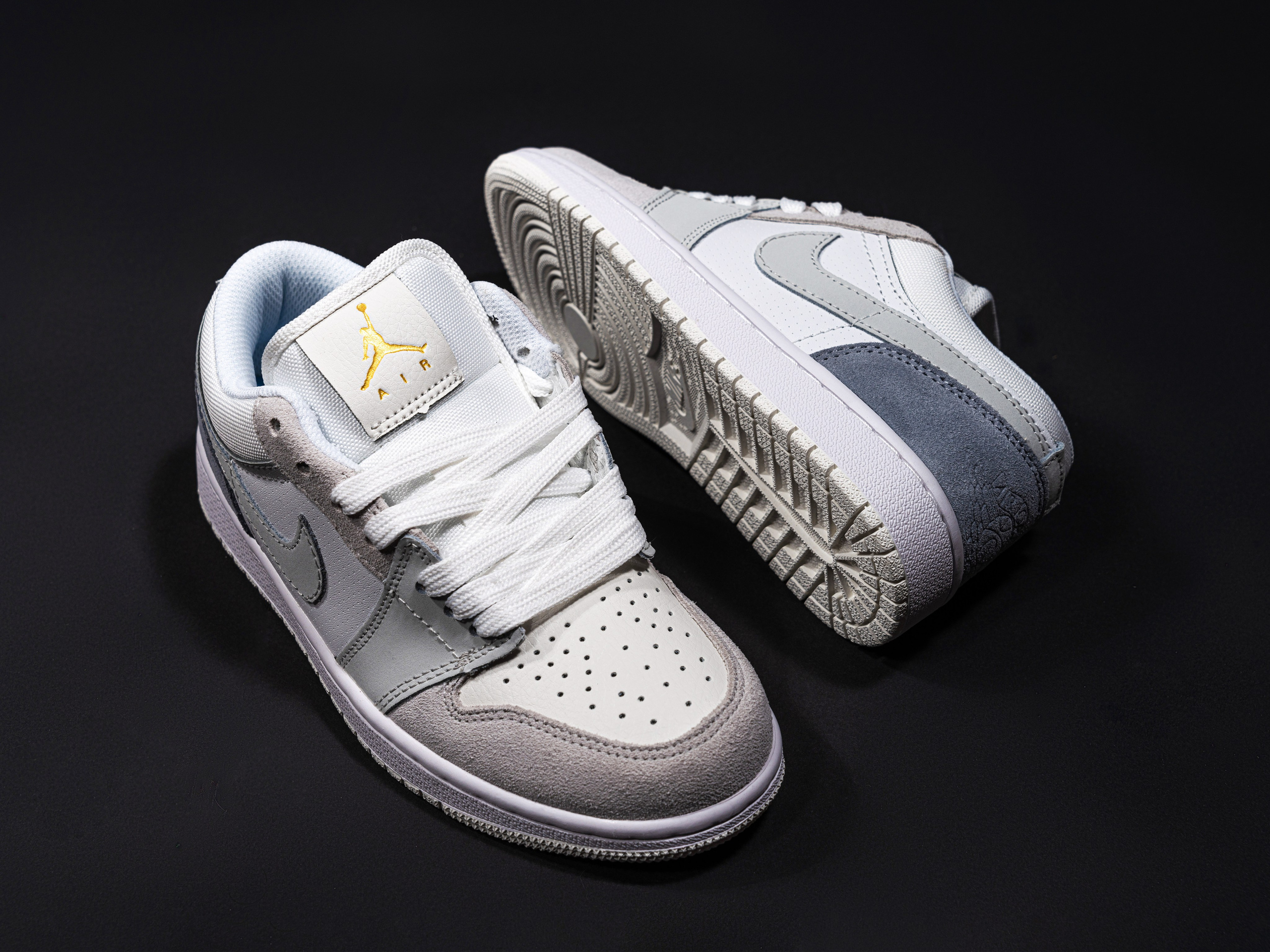 Фотосъемка кроссовок для авито. Олейник Денис — предметный фотограф, фотограф для маркетплейсов в Казани