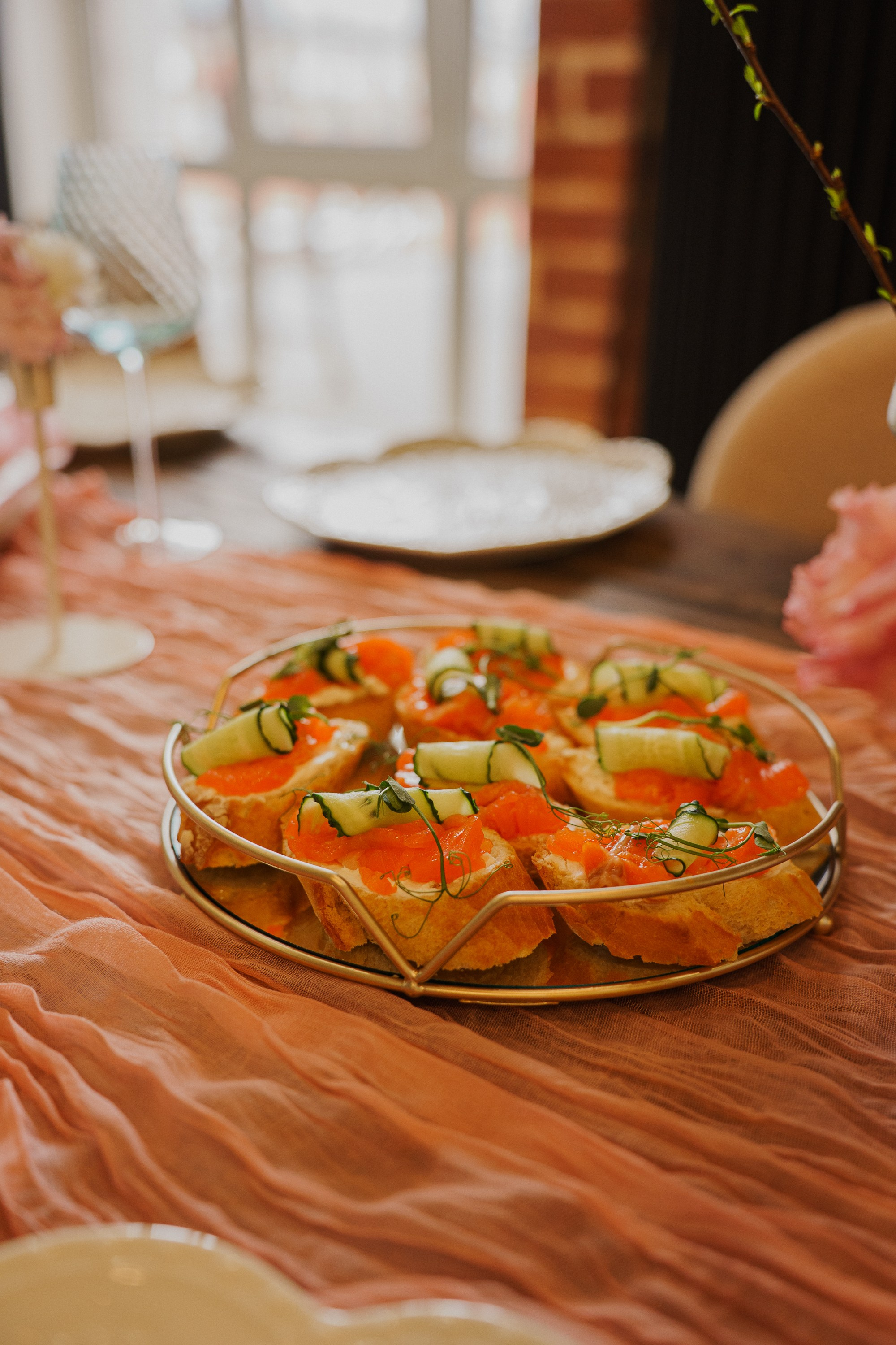 ВЕСЕННИЙ БРАНЧ. Женский портрет