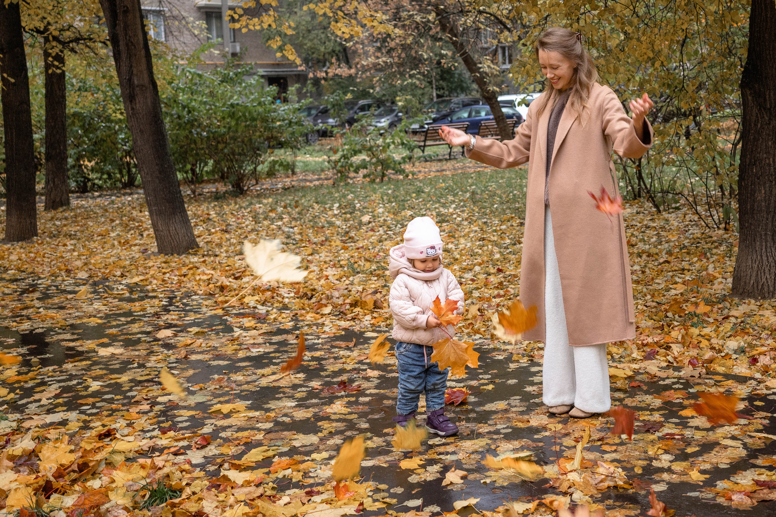 Осенняя фотосессия в Москве (во дворе дома)). Фотограф на роды Москва. Фотограф новорожденных Москва