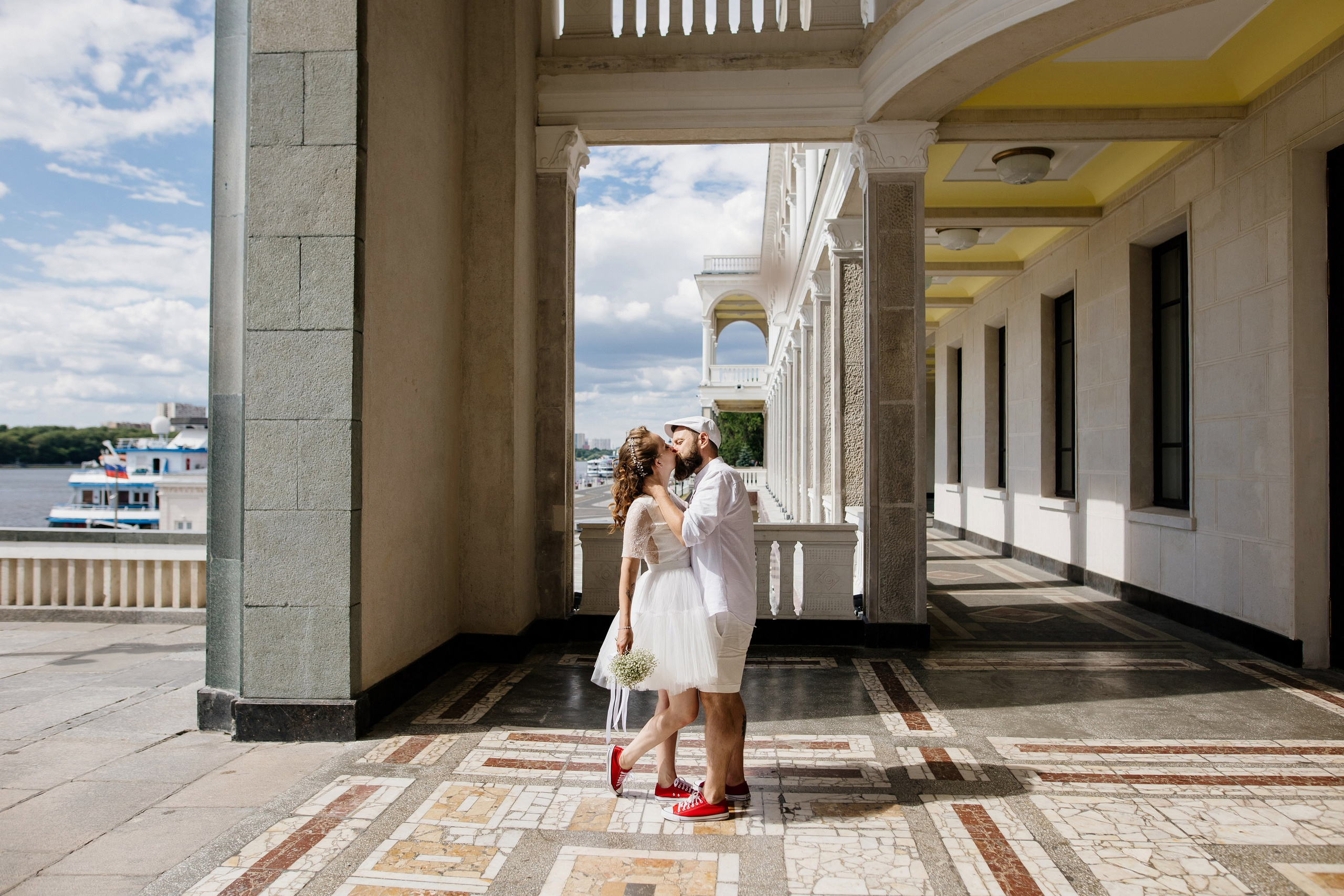 Свадьба на стадионе Спартак Лукойл Арена, свадьба на Северном речном вокзале, свадьба в метро, новые адреса счастья. Свадебный и семейный фотограф Екатерина Иванова