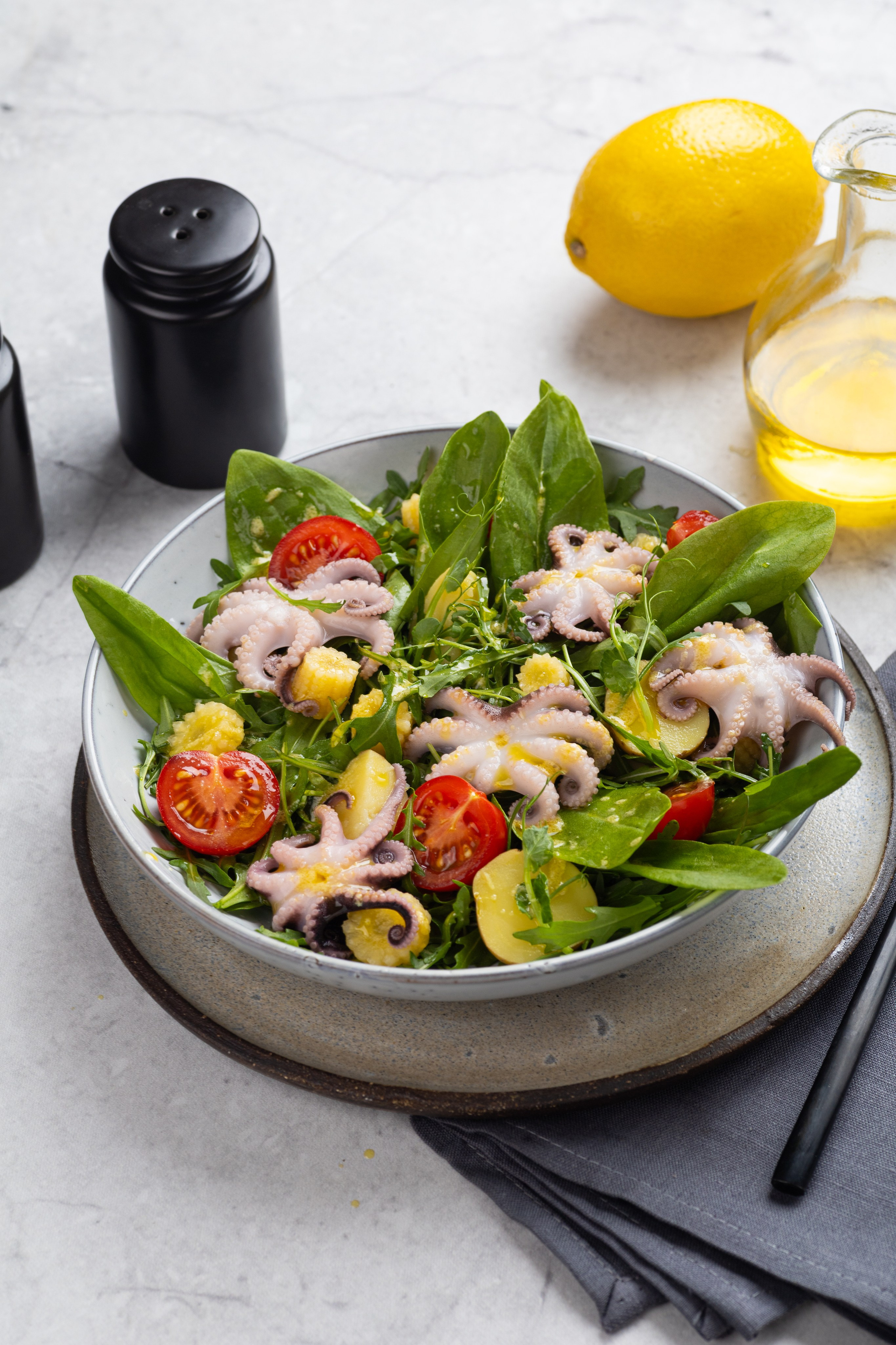 Салат с морепродуктами. Фотограф ресторан