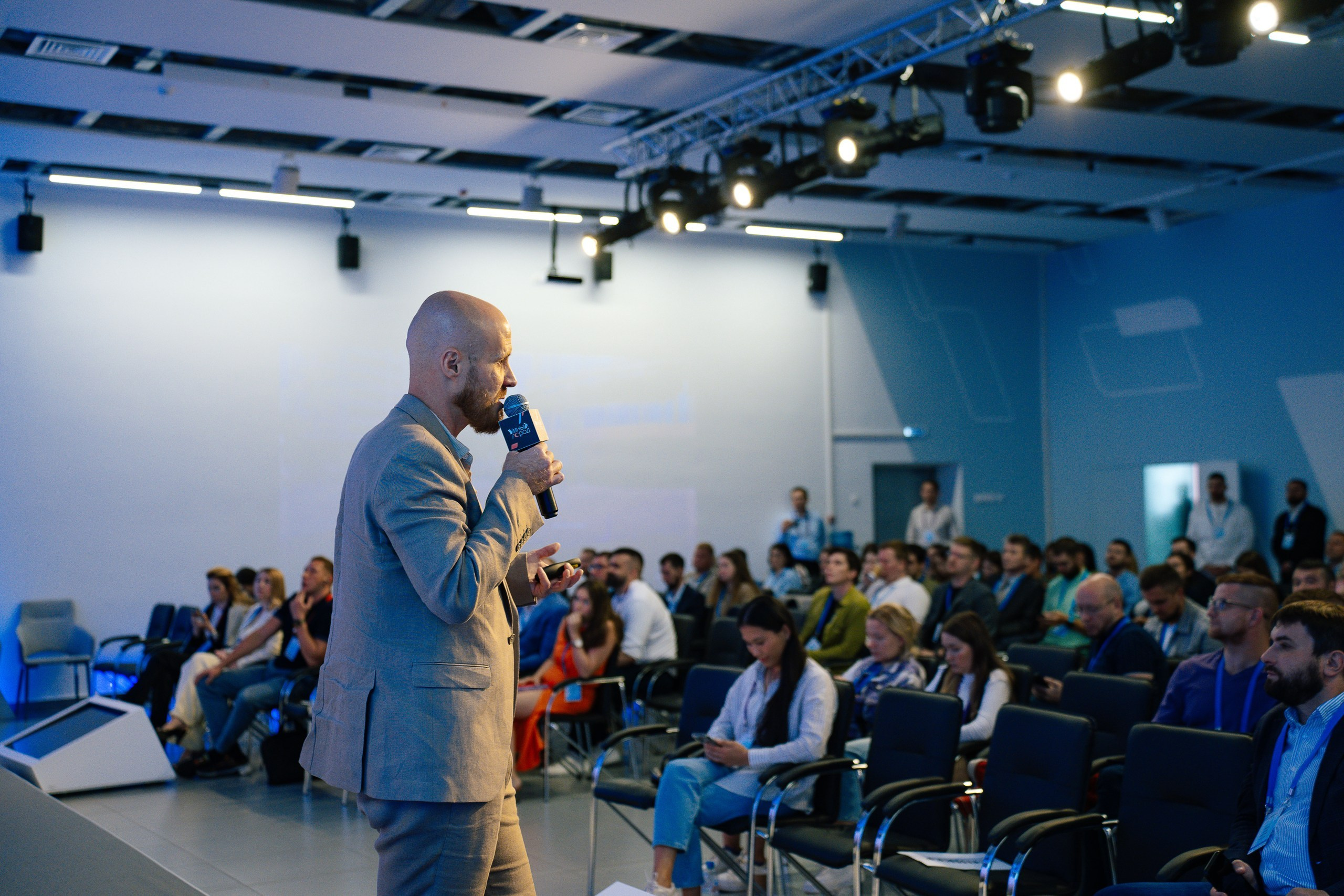 Репортажной фотосъемки на конференции на ВДНХ павильон Умный город