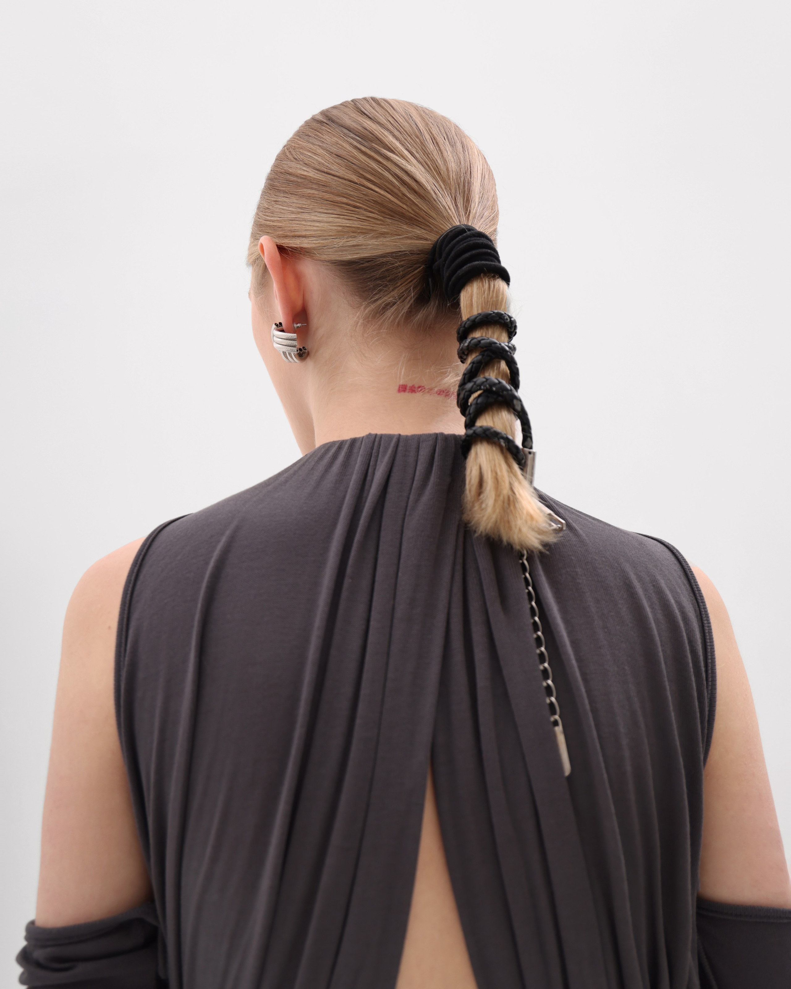 Каталожная съемка одежды для брендов под ключ в Москве