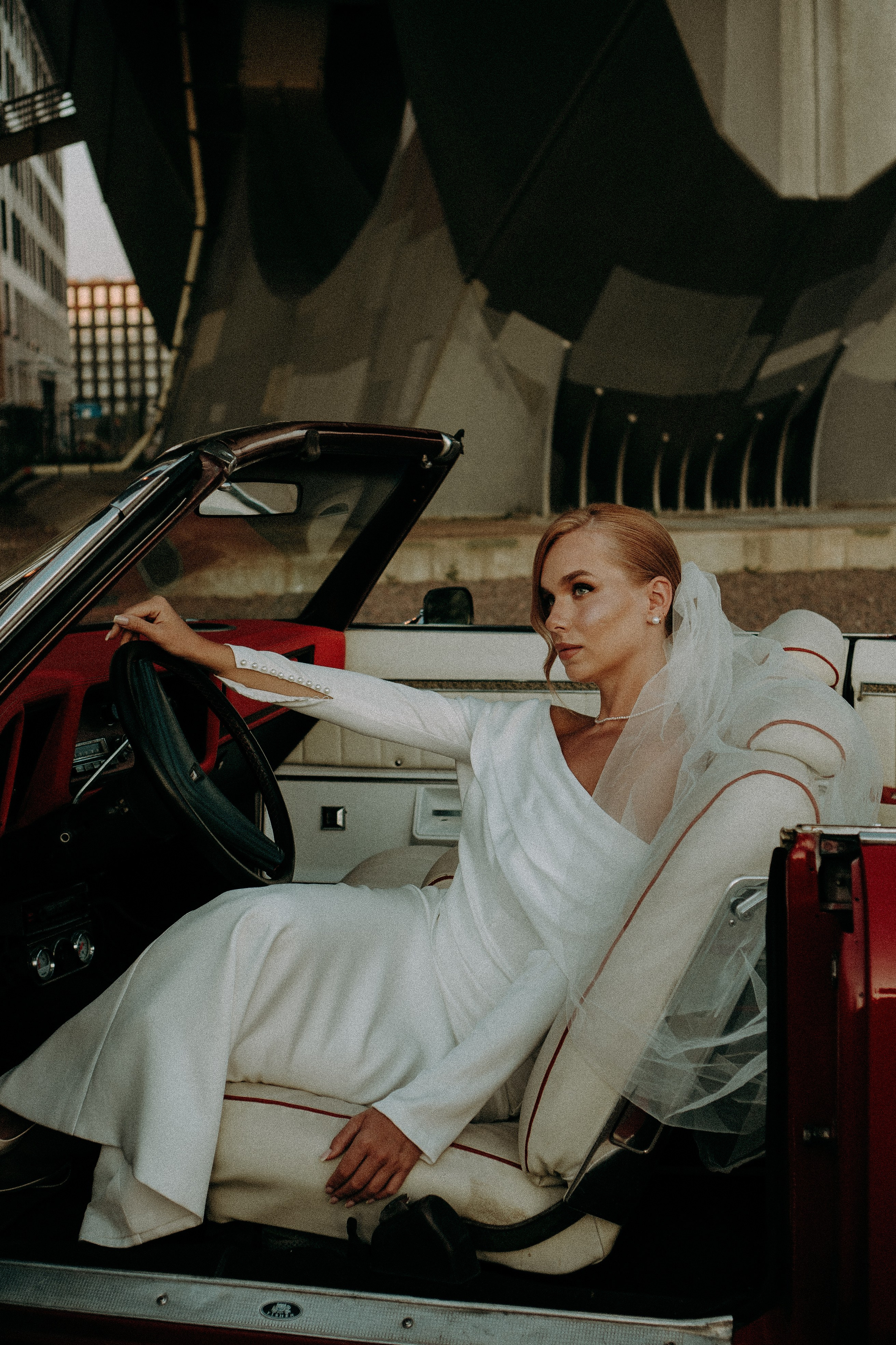 СВАДЕБНАЯ СЬЕМКА ВОЗЛЕ МСОТА БЕТАНКУРА НА КАБРИОЛЕТЕ. Профессиональный фотограф, Санкт-Петербург — Виктория Богомолова