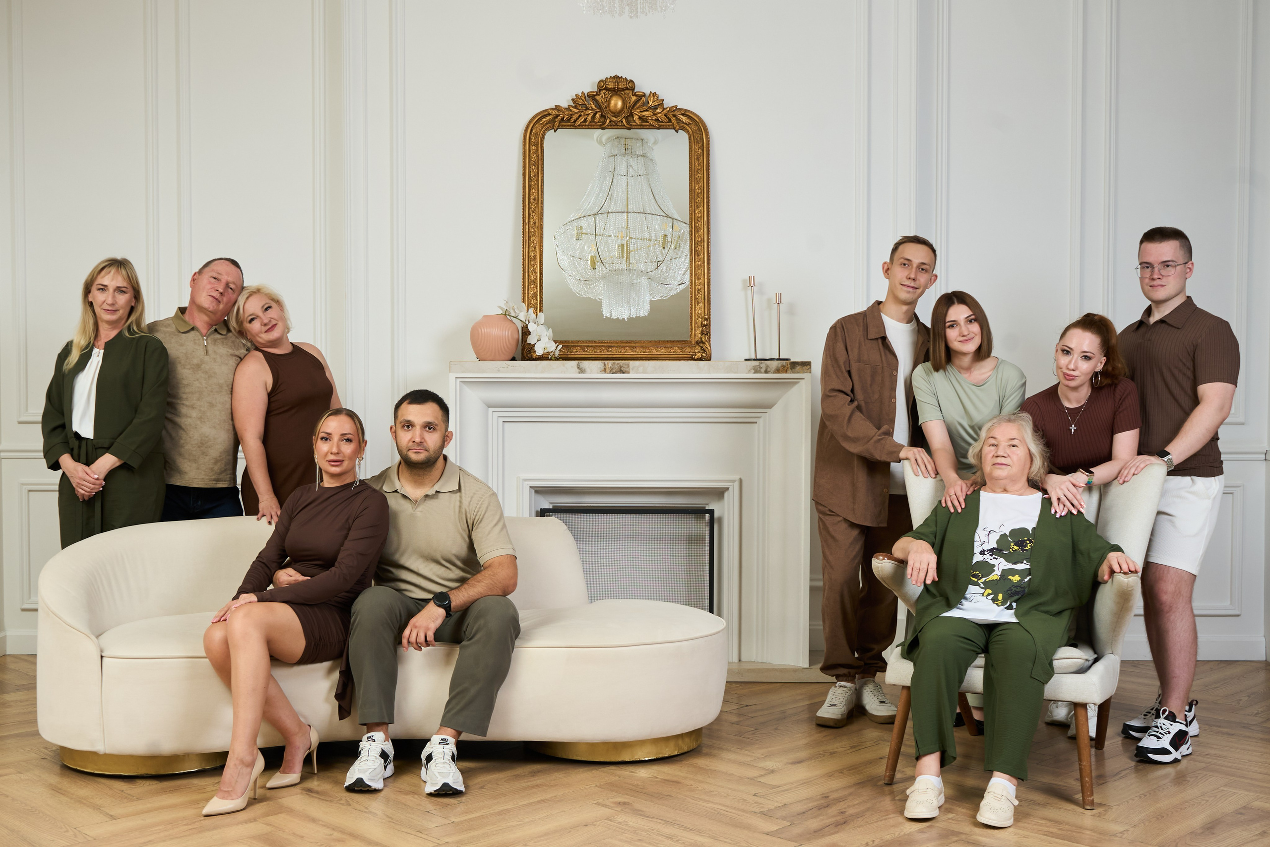 Портретная съемка большой семьи с искусственным светом в студии. Фотограф Екатеринбург Кокшарова Александра