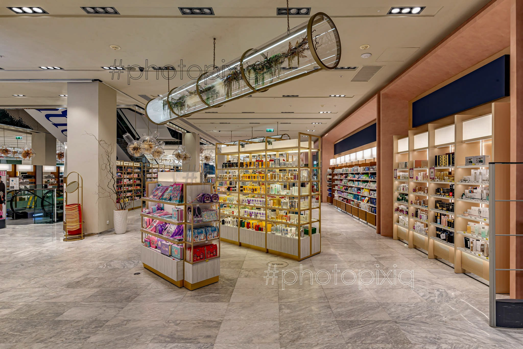 Интерьерная съёмка магазина парфюмерии и косметики Рив Гош. Интерьерная съёмка и виртуальные туры — Интерьерный фотограф Кузнецов Сергей (photopixiq)