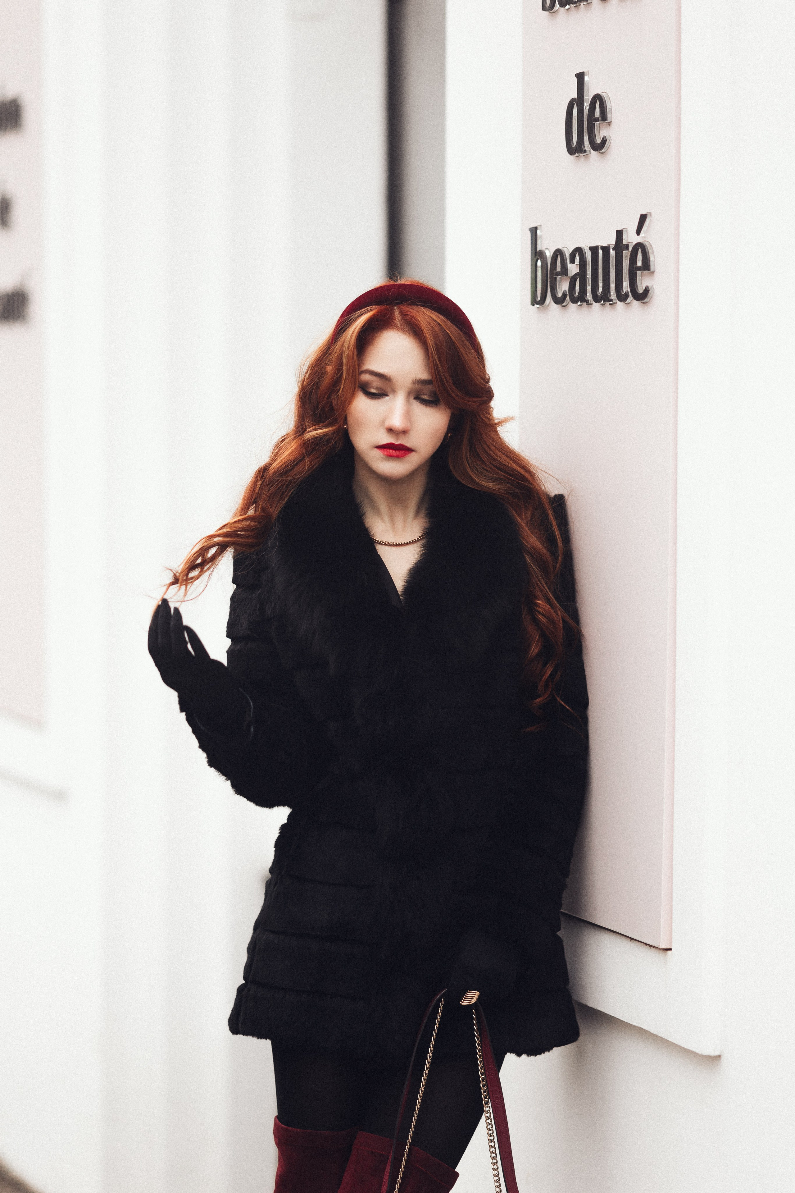 рыжая в шубе портрет