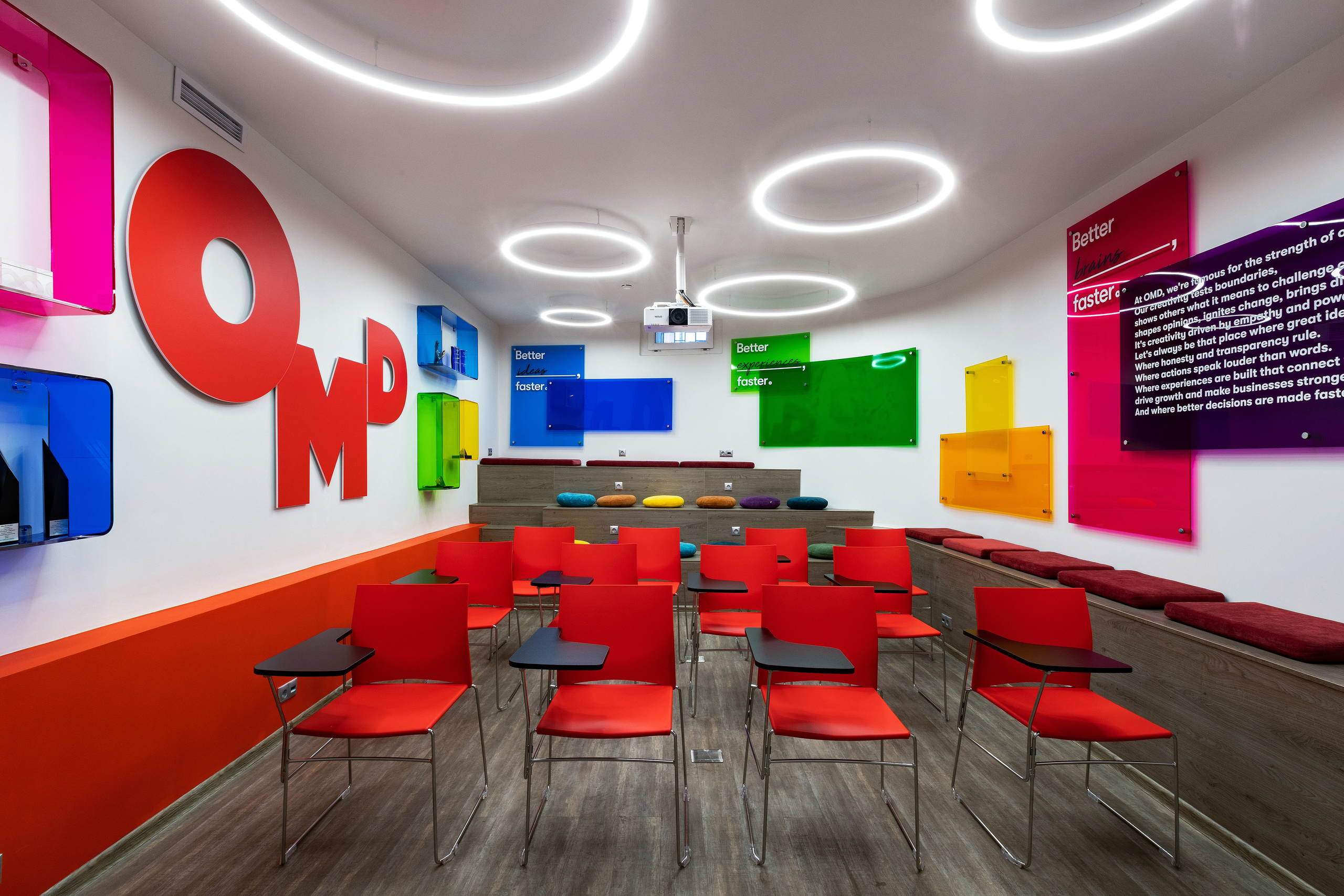 Офис рекламной компании. Главная