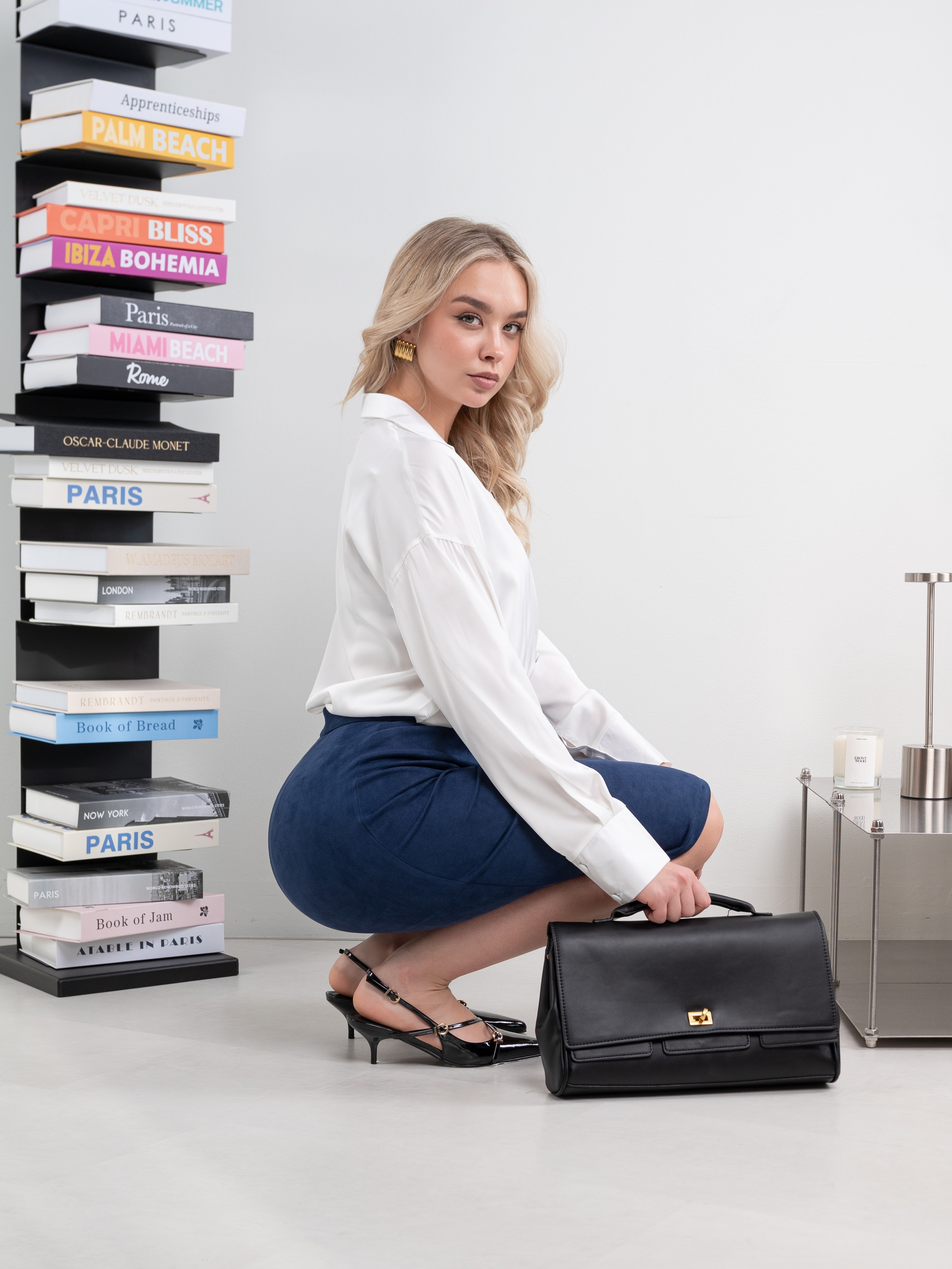 Замшевые юбки серия 2: интерьер+стилист. Предметный фотограф, фото для маркетплейсов Пятигорск, КМВ