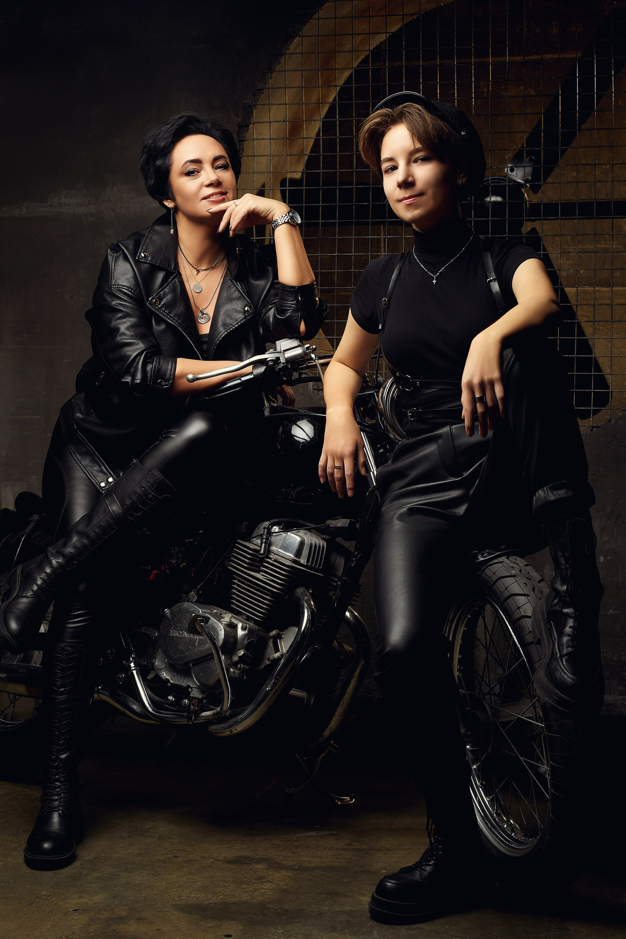 Марина и Вика. Cross-studio