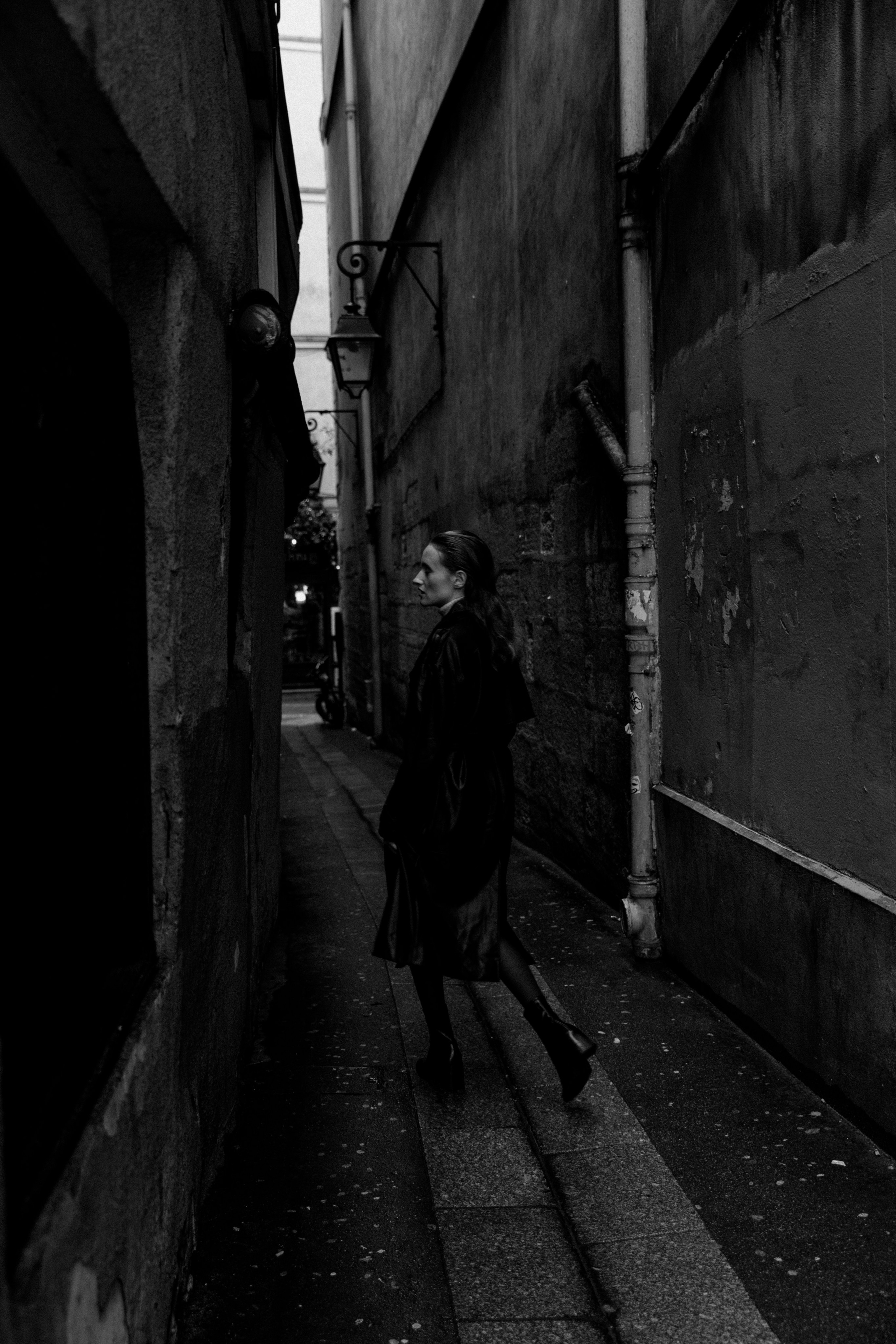 Femme fatale. Photographer in Paris