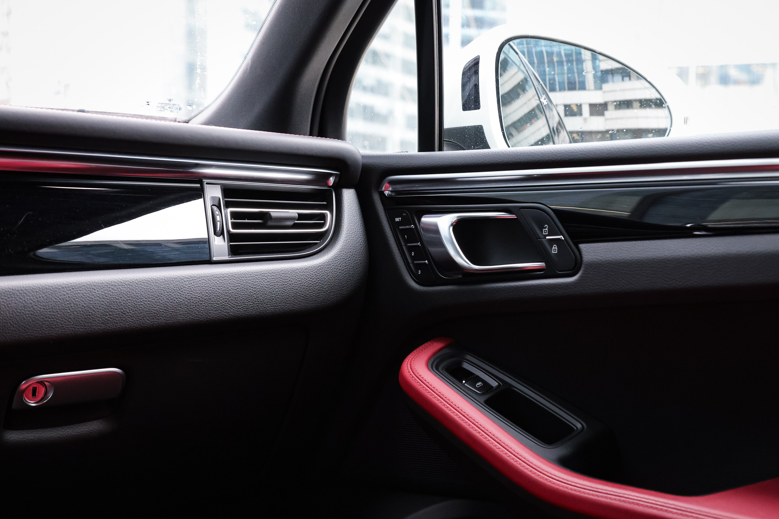 2021 PORSCHE MACAN S. Mixturecaptures