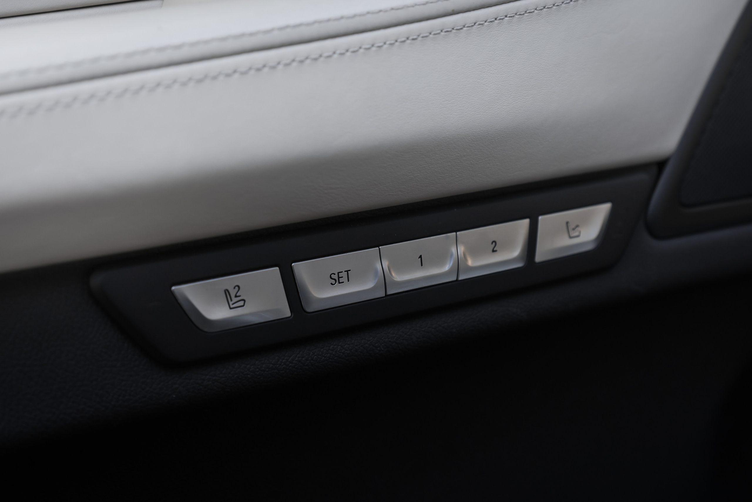 2017 BMW 750 Ld XDrive. Mixturecaptures