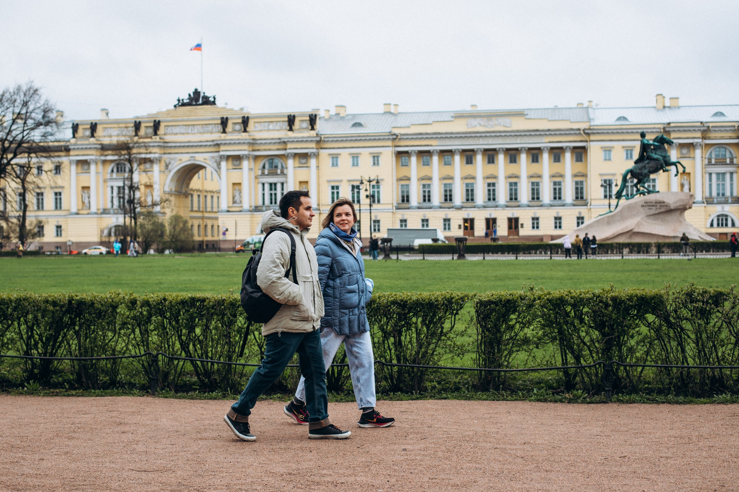 Руслан и Елена в апреле. Фотопрогулка в Петербурге. Индивидуальный и семейный фотограф в Санкт-Петербурге