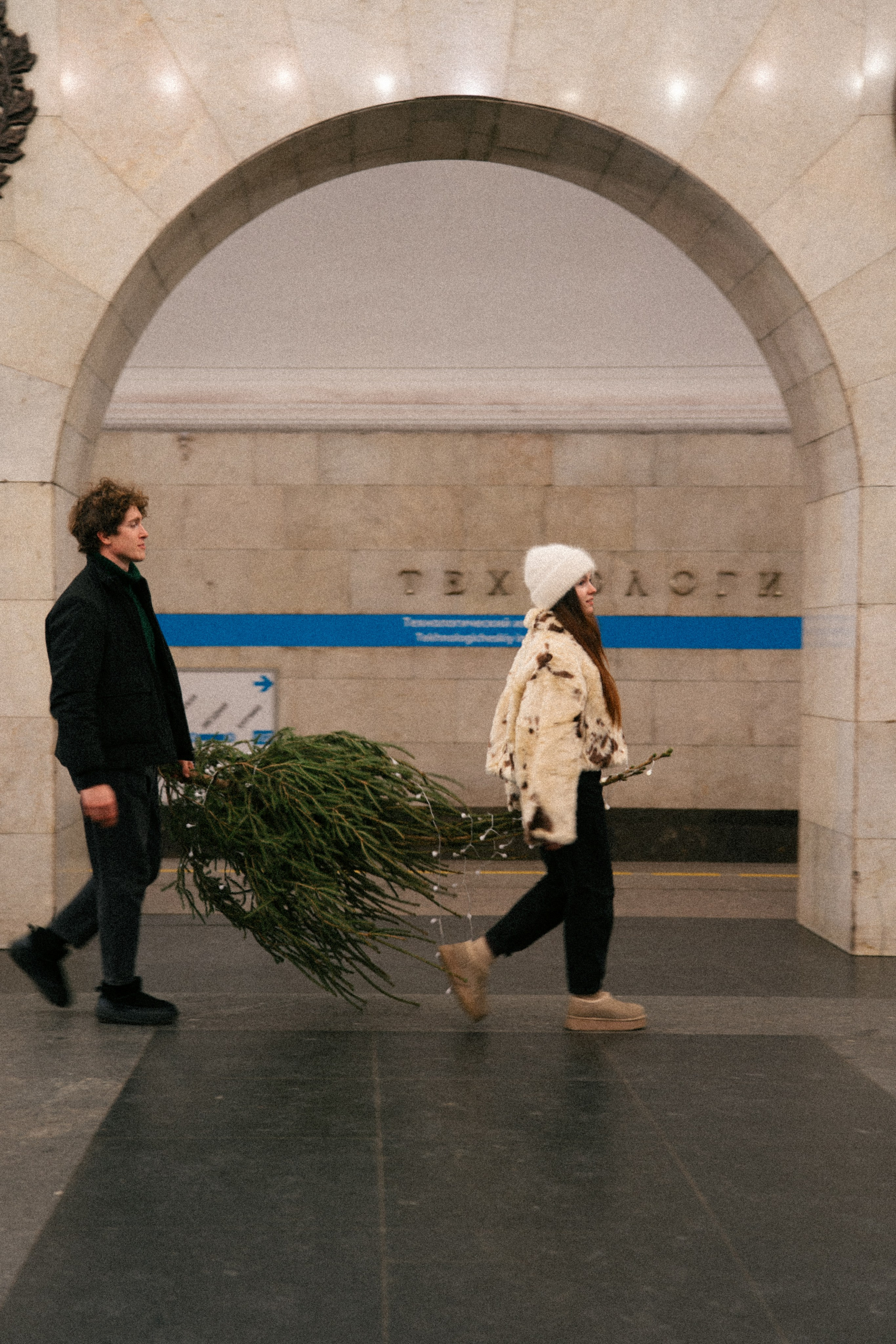 НОВОГОДНЯЯ ПРОГУЛКА ПАРЫ ПО ЧЕРНЫШЕВСКОЙ ПЕРЕД НОВЫМ ГОДОМ. Профессиональный фотограф, Санкт-Петербург — Виктория Богомолова