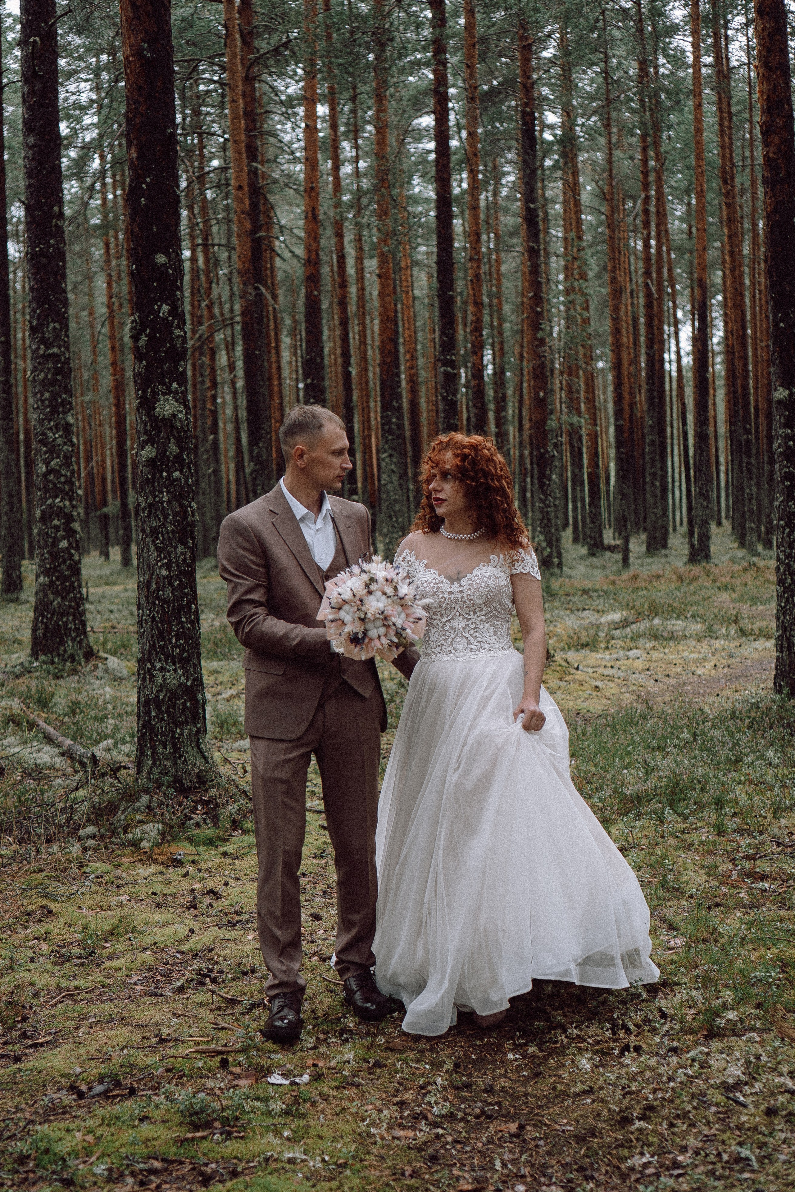 СВАДЕБНАЯ ФОТОСЕССИИЯ ПАРЫ В ГОРОДЕ ПРИОЗЕРСК В СОСНОВОМ ЛЕСУ И С ПИКАПОМ. Профессиональный фотограф, Санкт-Петербург — Виктория Богомолова