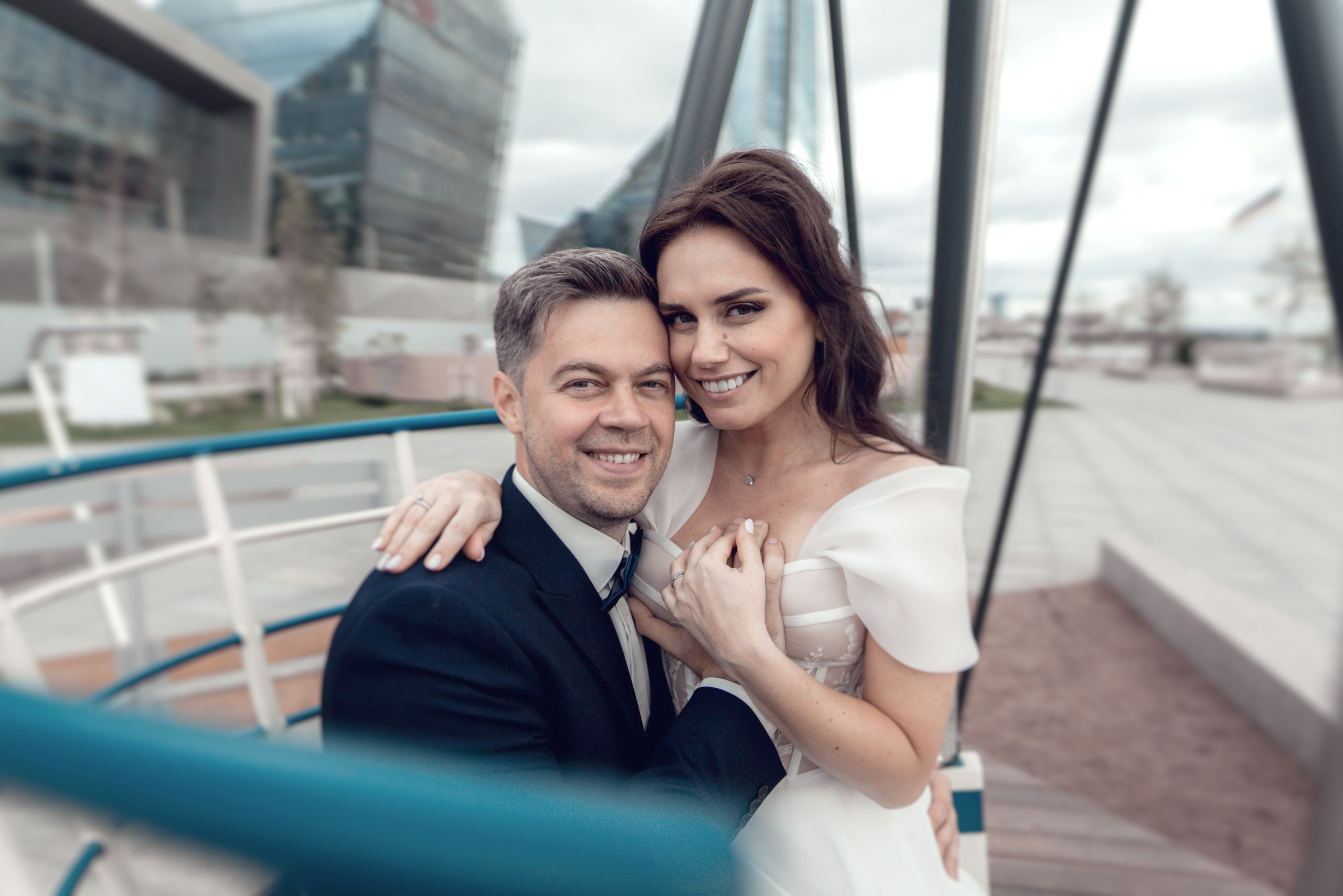 Свадебная фотосессия рядом с Лахта центром в Санкт-Петербурге