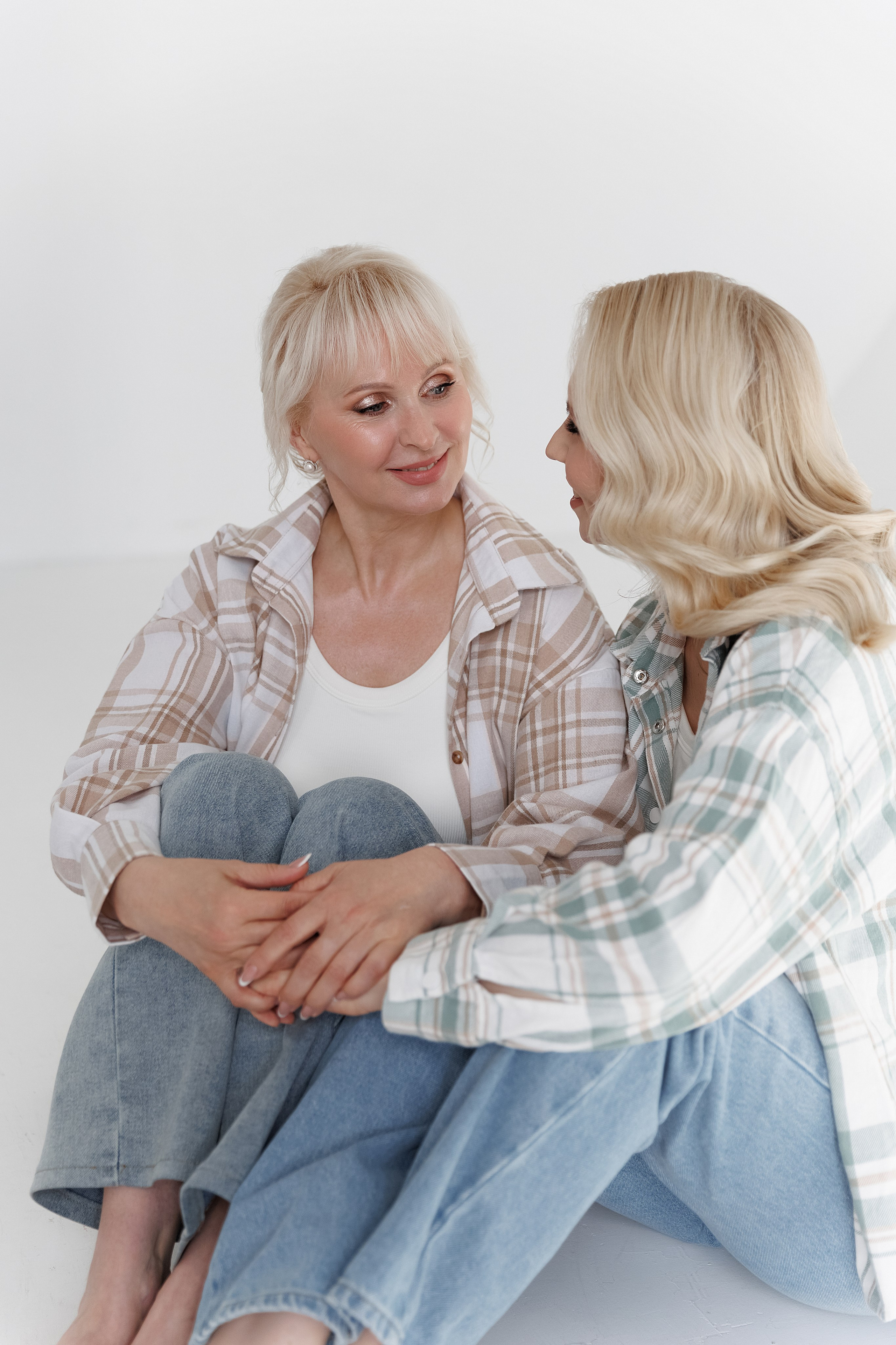 Диана с мамой в студии. Свадебный фотограф в Пскове и Санкт-Петербурге | Анна Голикова