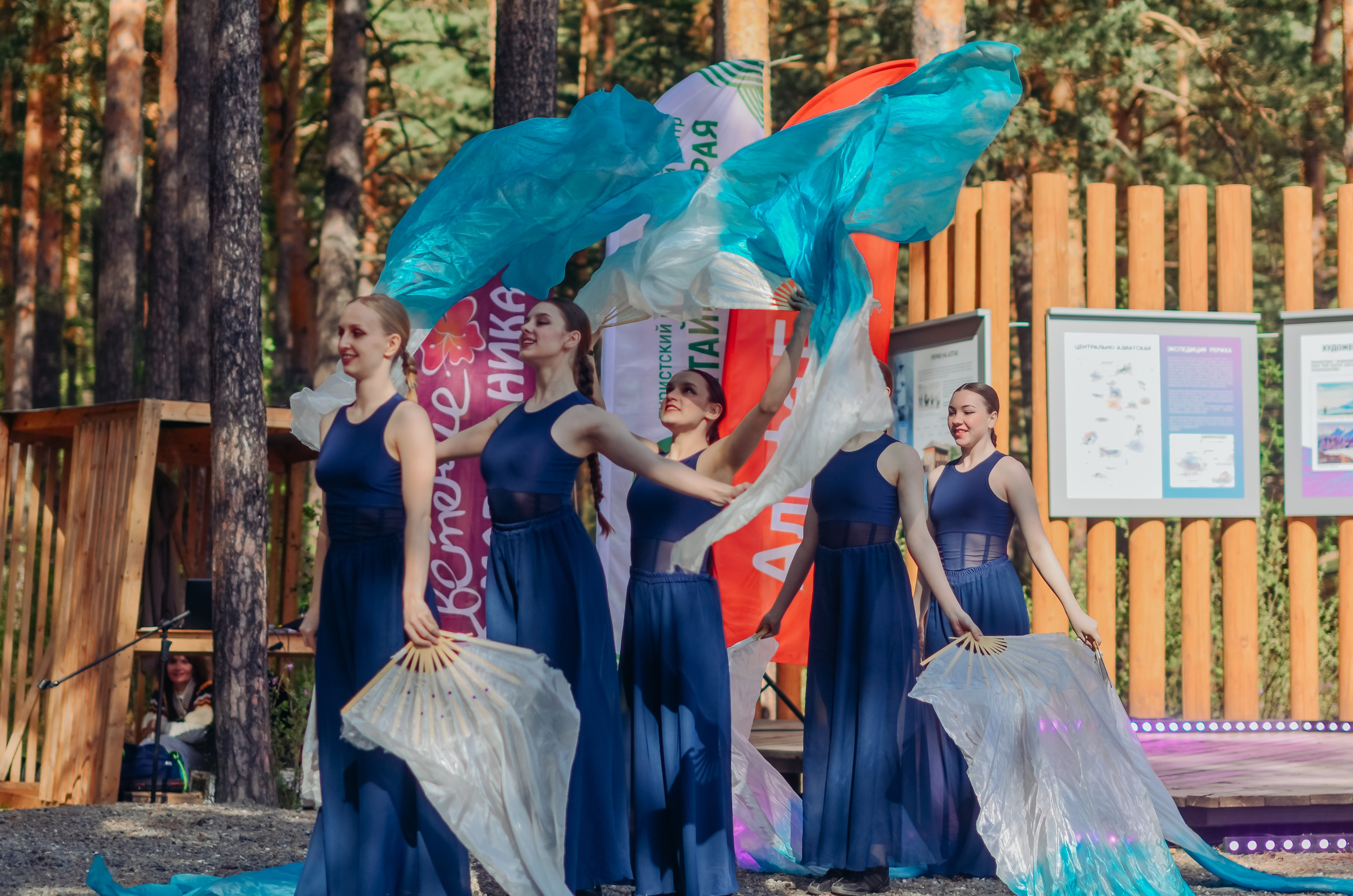 Фестиваль «Цветение Маральника на Алтае 2025». Фоторепортаж. Денисова Аля — фотограф для парных съемок и индивидуальных историй в Барнауле