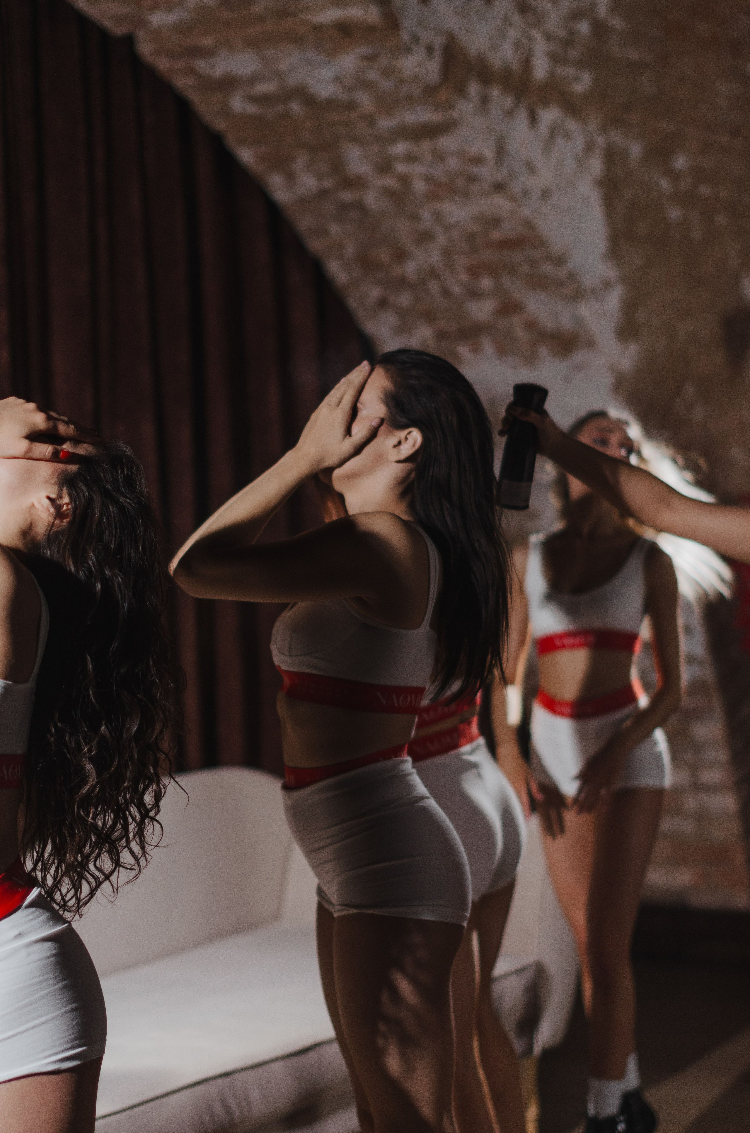 Фото-подглядки с видеосъемки танцевальной команды «Secret». Денисова Аля — фотограф для парных съемок и индивидуальных историй в Барнауле