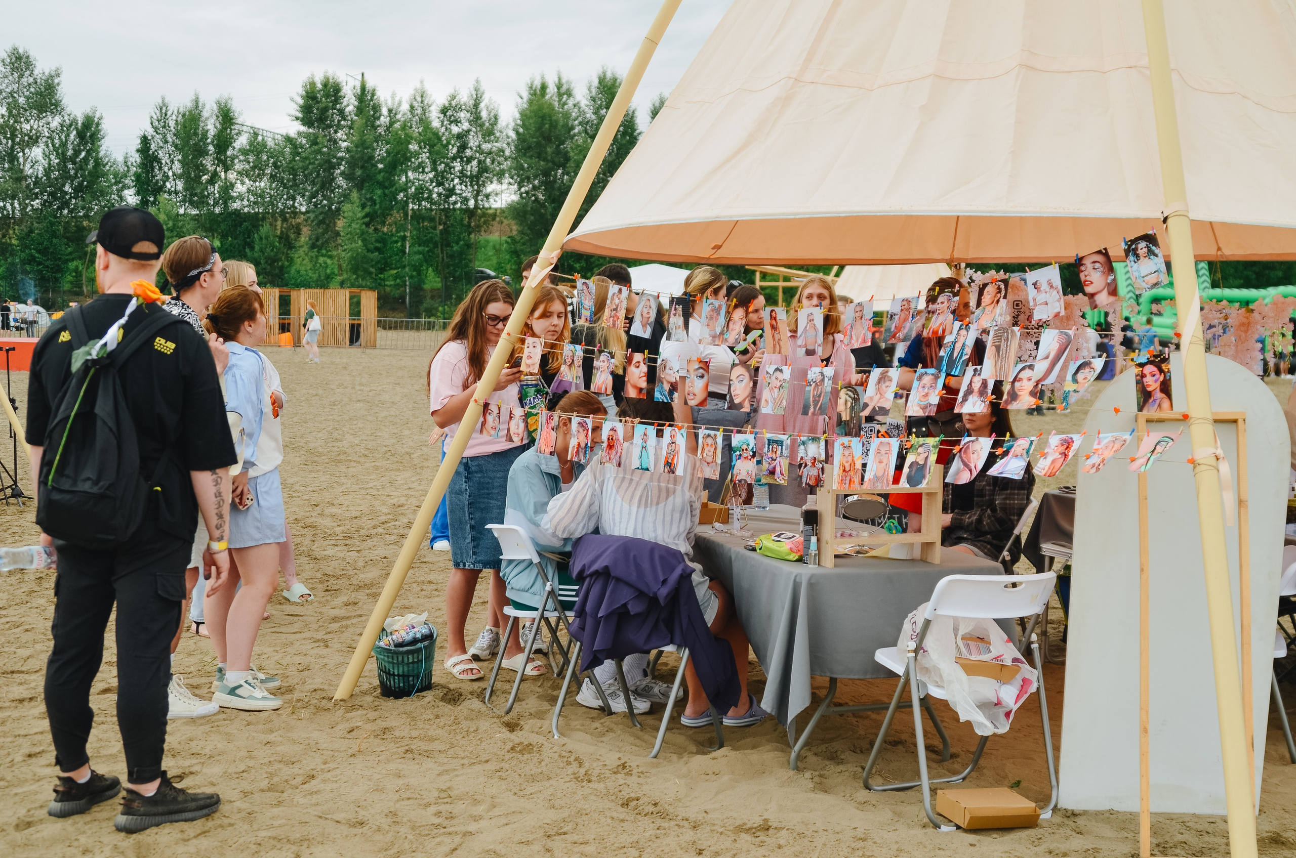 Фестиваль «Грань» 2025. Спортивная площадка. Денисова Аля — фотограф для парных съемок и индивидуальных историй в Барнауле