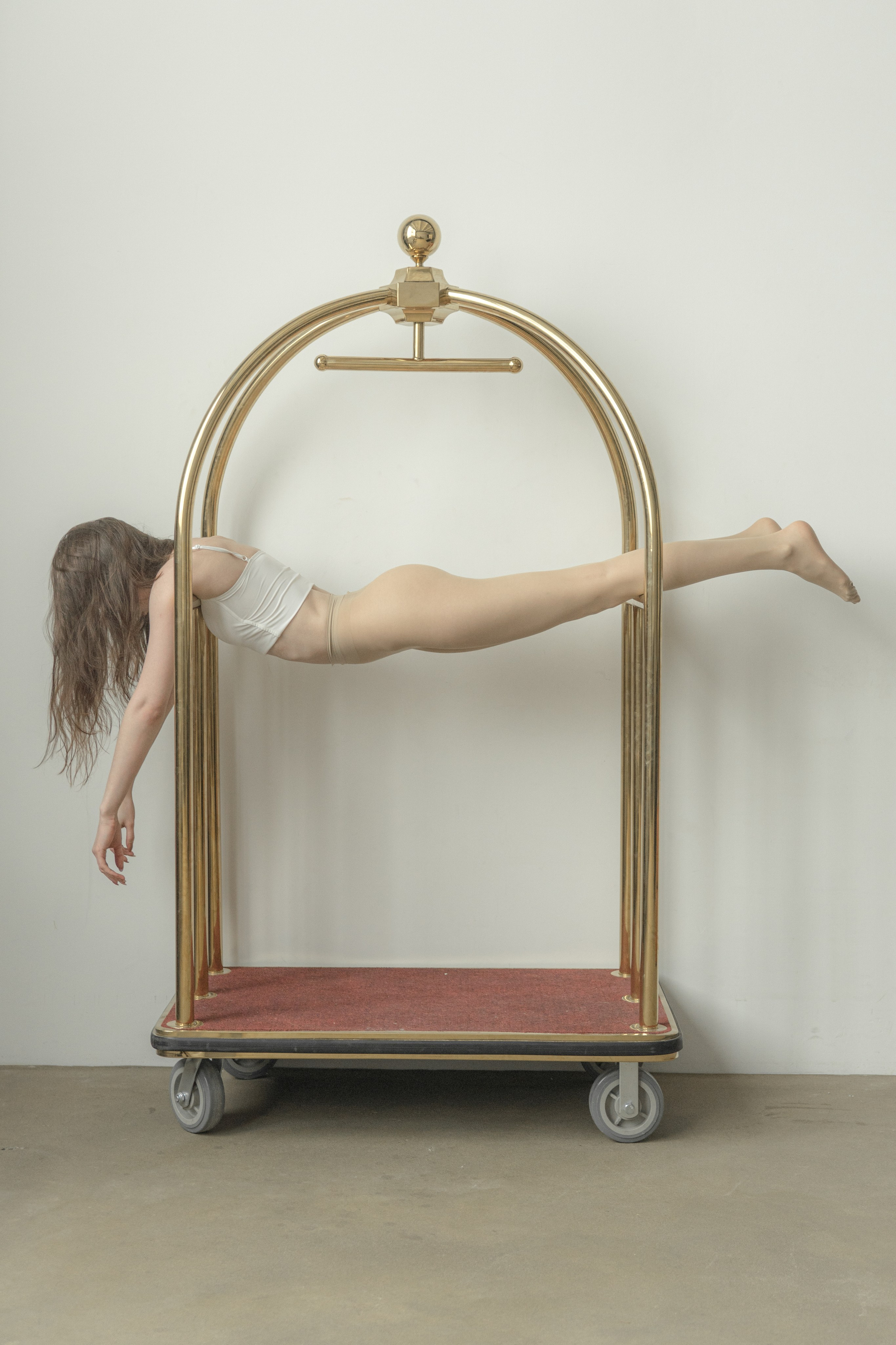 Risking balance. Art photographer Romanda Che