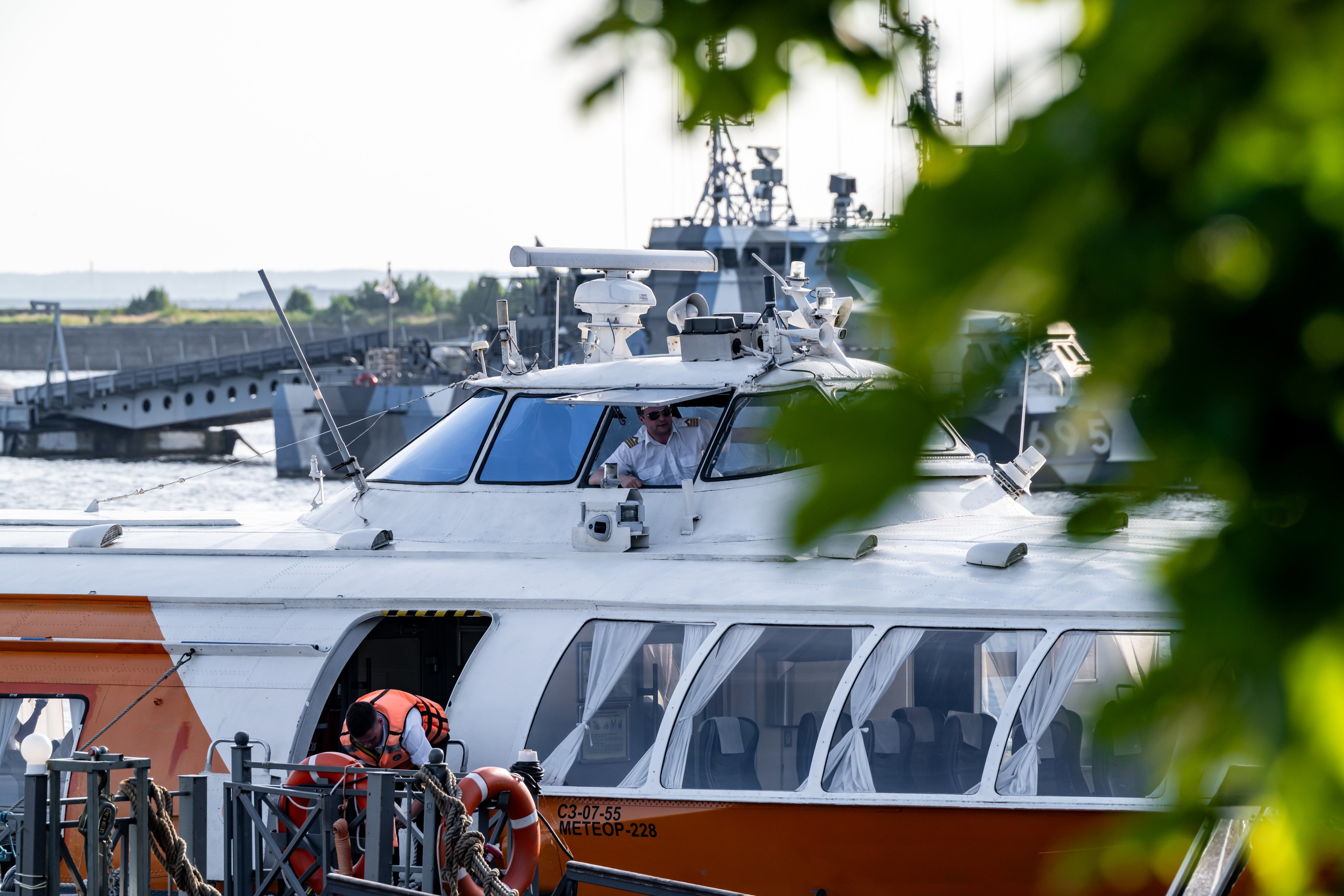 Метеор у причала в Кронштадте