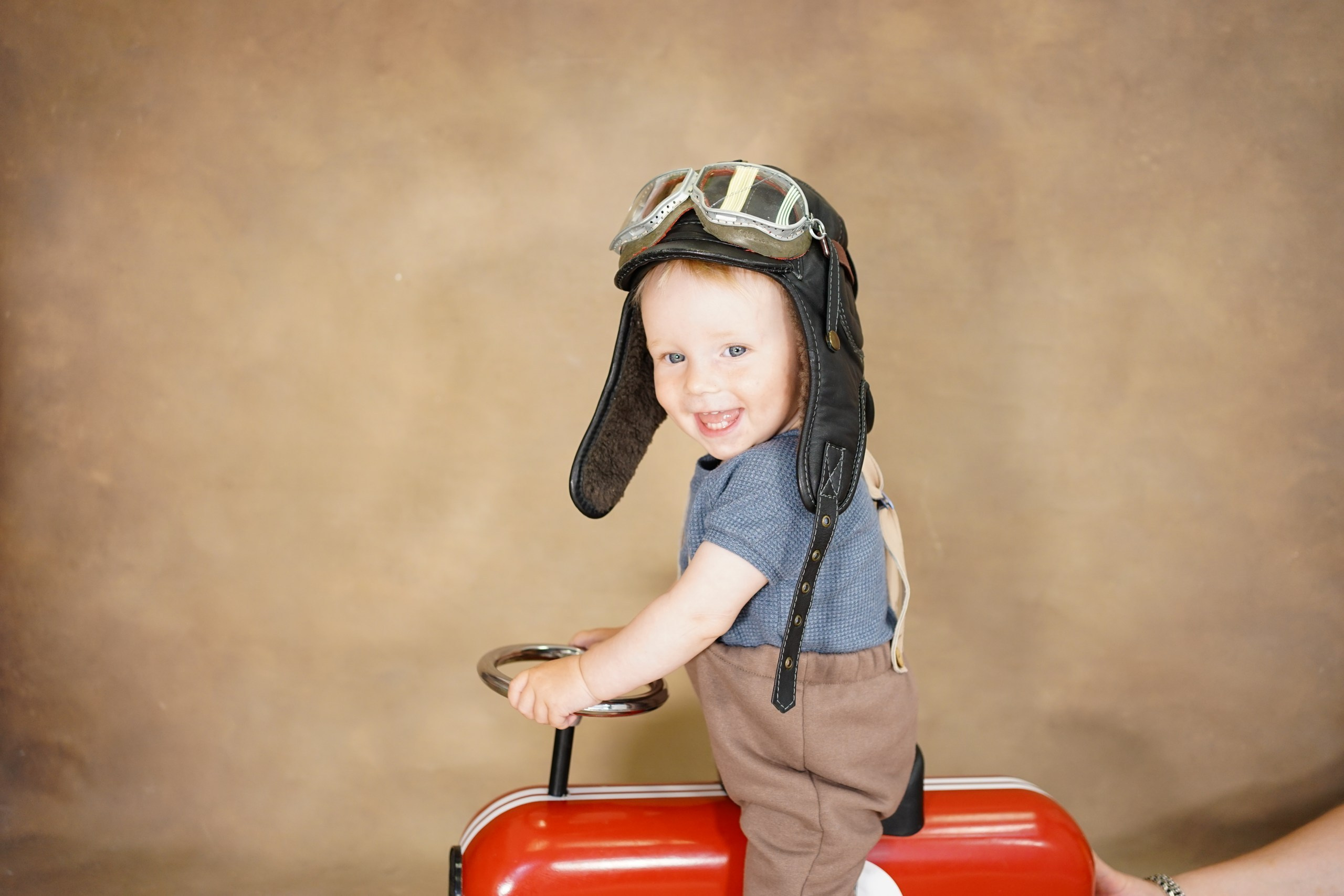 Фотозоны на ХОЛСТЕ. Детская Фотостудия ГОДОВАСИКИ в Санкт-Петербурге фотосесия на годик