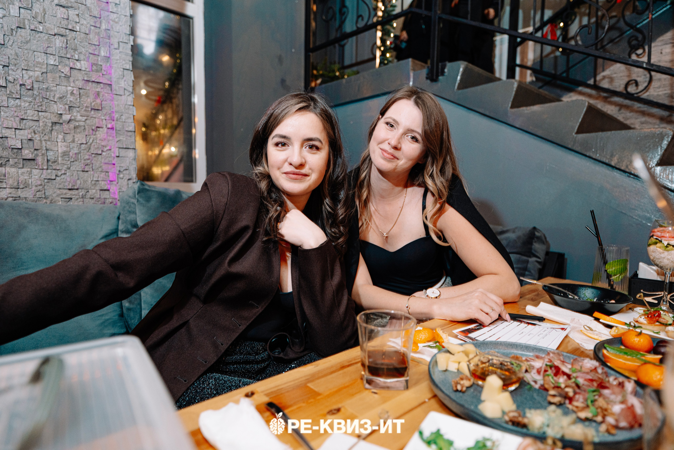 Реквизит — квиз в Зеленодольске и Волжске ZR cafe. Свадебный фотограф в Казани, и Зеленодольске Радик Мухаметов