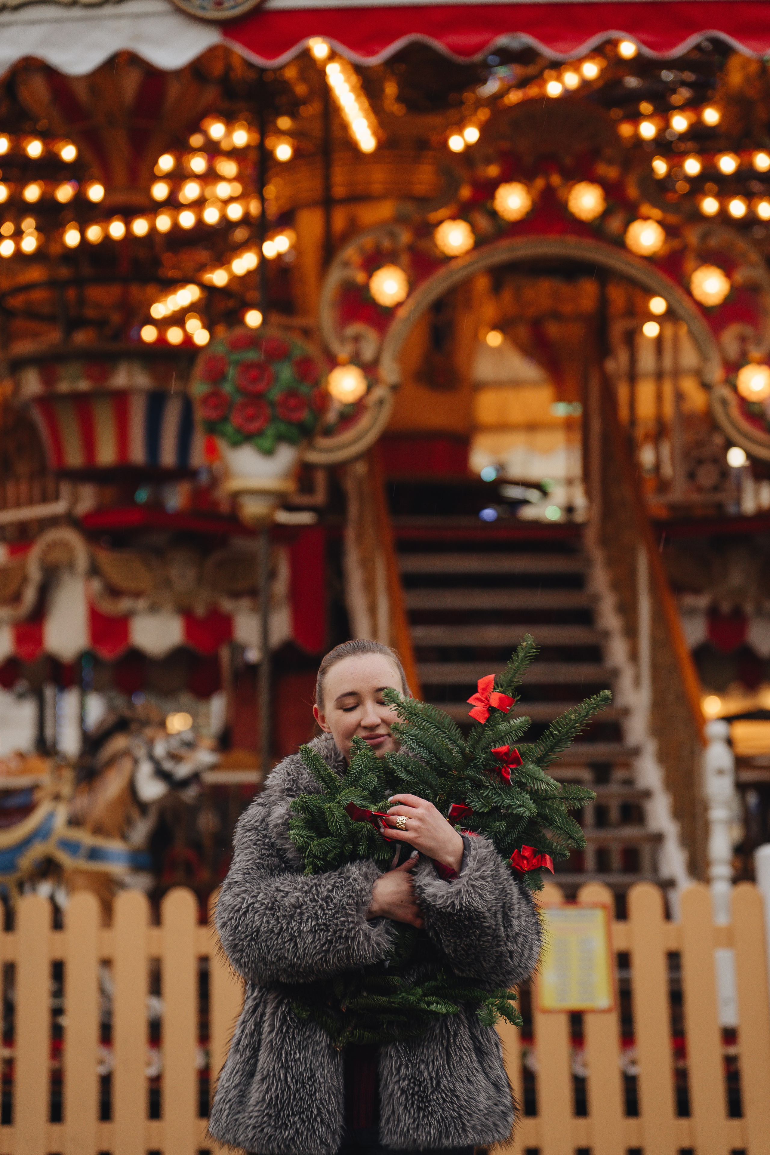 ПРОГУЛКА НА МАНЕЖНОЙ ПЛОЩАДИ ДЛЯ ДЕВУШКИ ПЕРЕД НОВЫМ ГОДОМ (НОВОГОДНЯЯ ФОТОСЕССИИЯ НА МАНЕЖНОЙ ПЛОЩАДИ). Профессиональный фотограф, Санкт-Петербург — Виктория Богомолова
