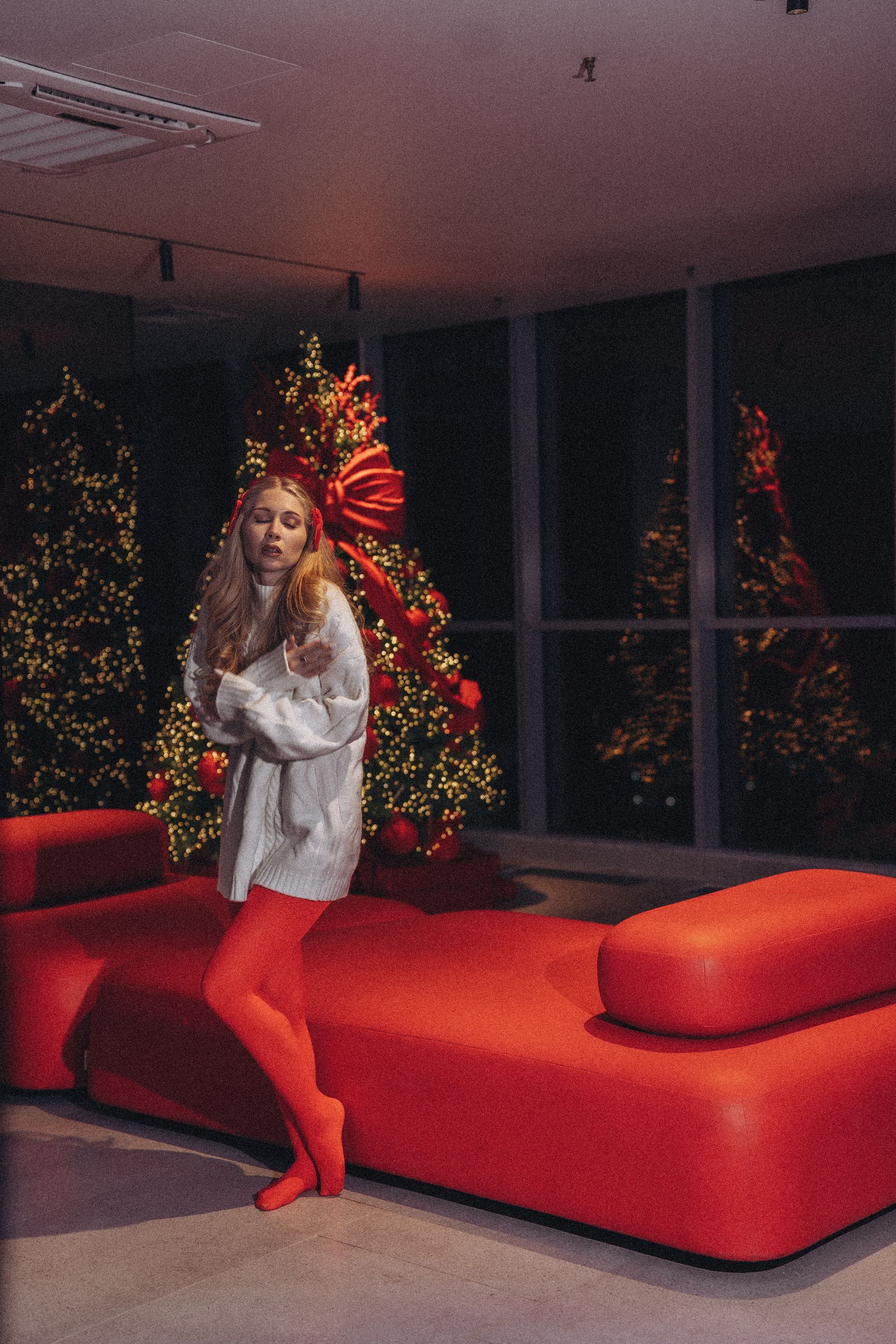 ФОТОСЕССИЯ К НОВОМУ ГОДУ В СТУДИИ С ЕЛОЧКОЙ КРАСИВЫЙ ОБРАЗ. Профессиональный фотограф, Санкт-Петербург — Виктория Богомолова